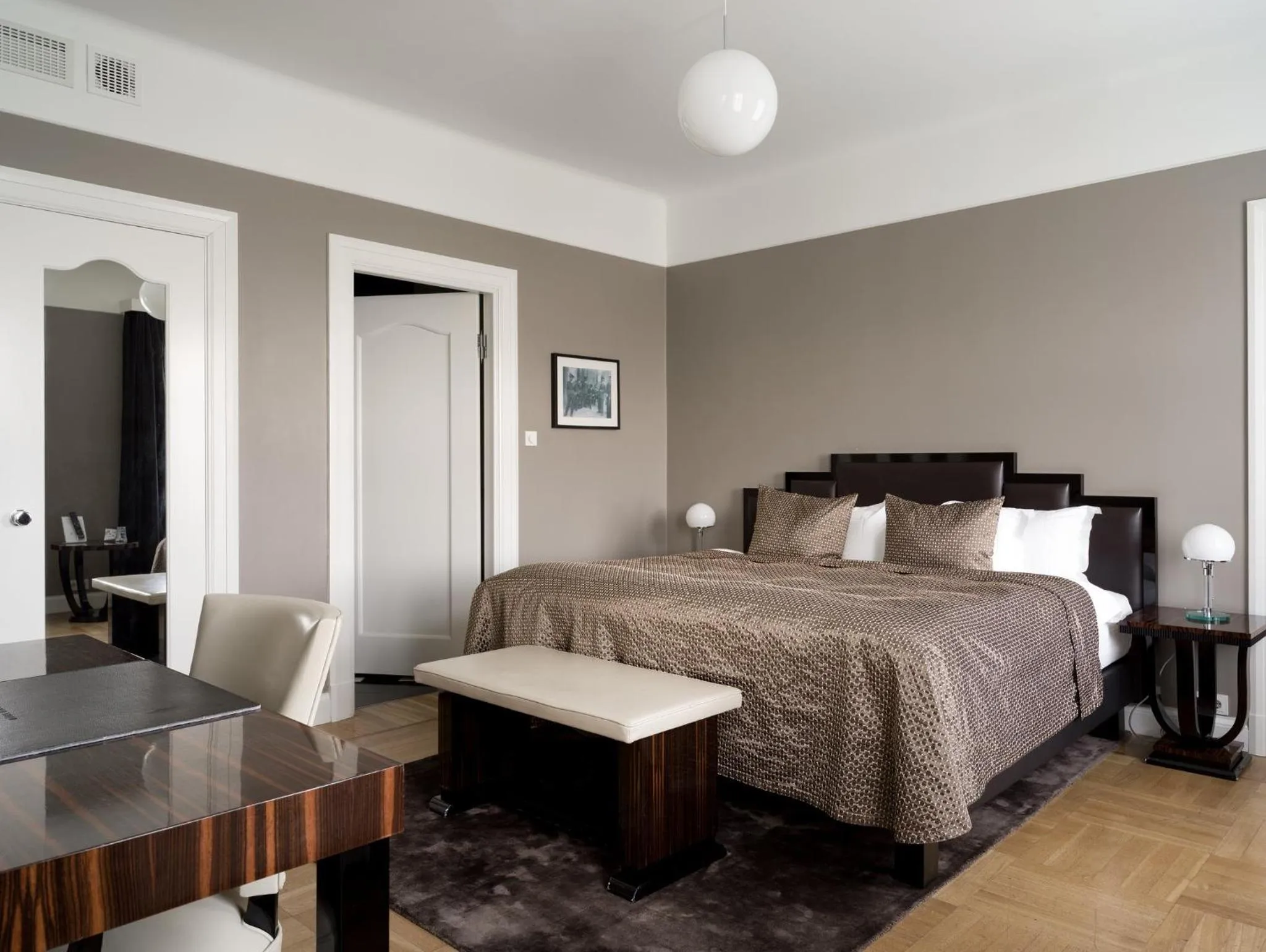 Bedroom, Bed in Hotel Borg by Keahotels