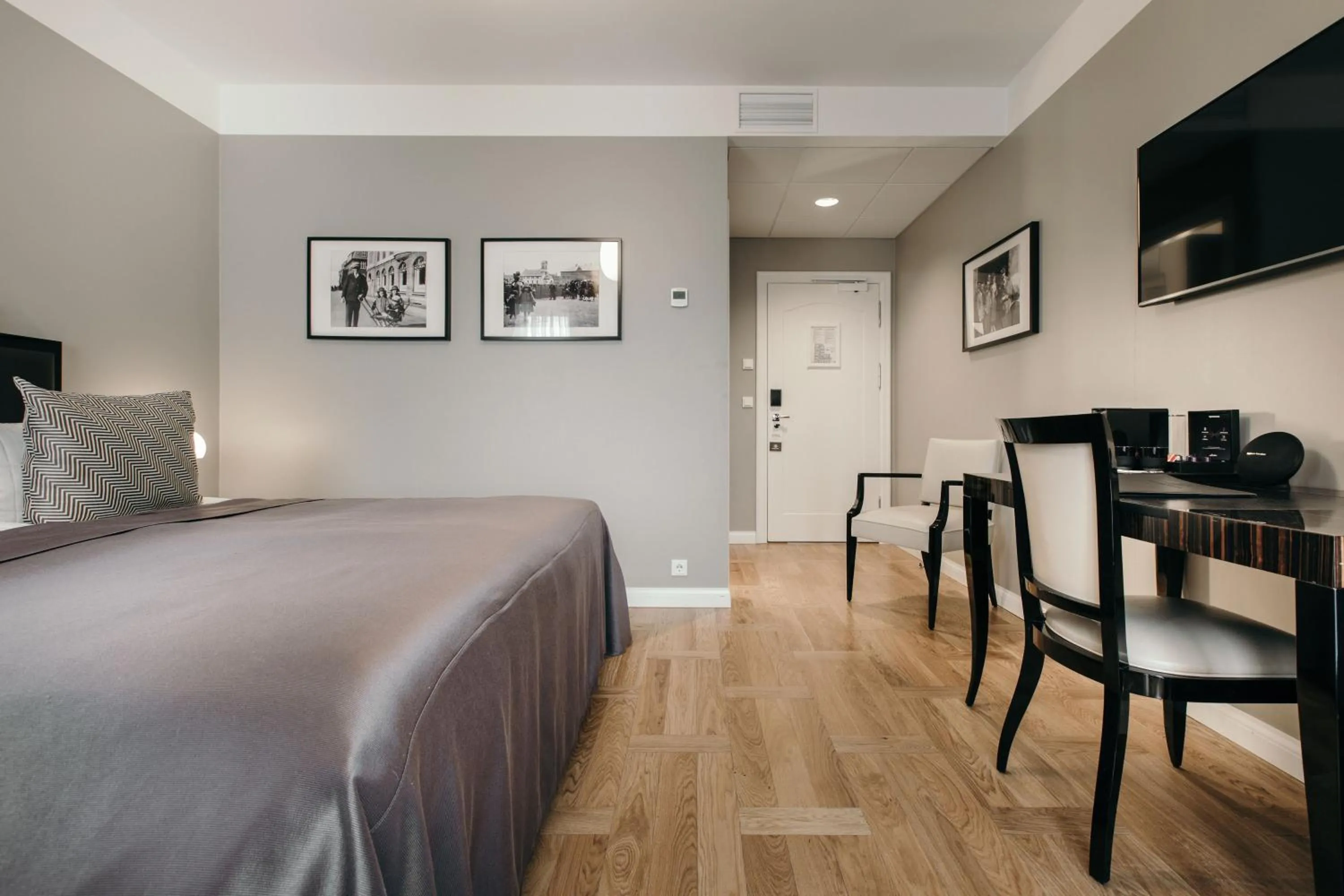 Bedroom, Bed in Hotel Borg by Keahotels