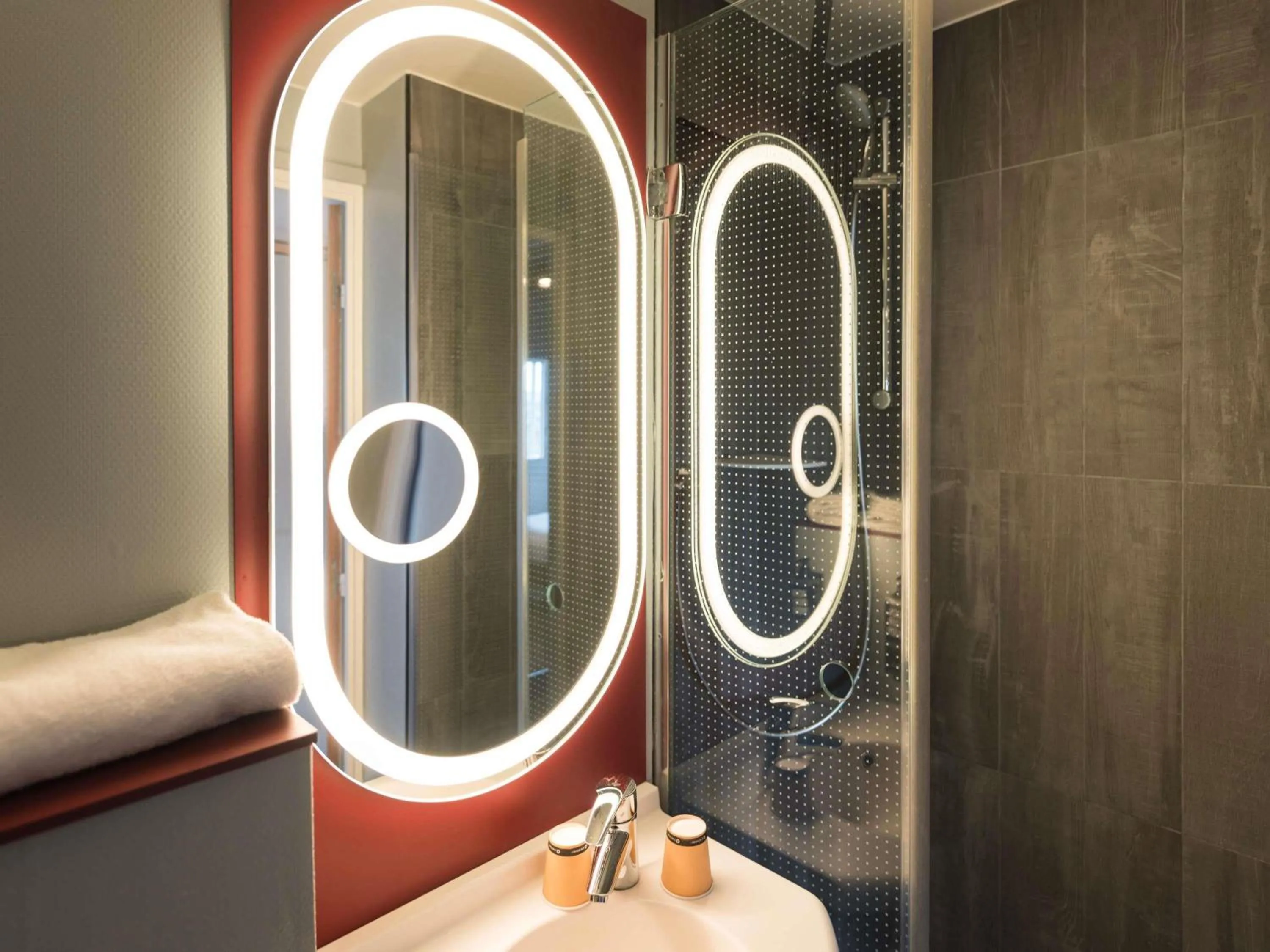 Bathroom in ibis Paris Italie Tolbiac