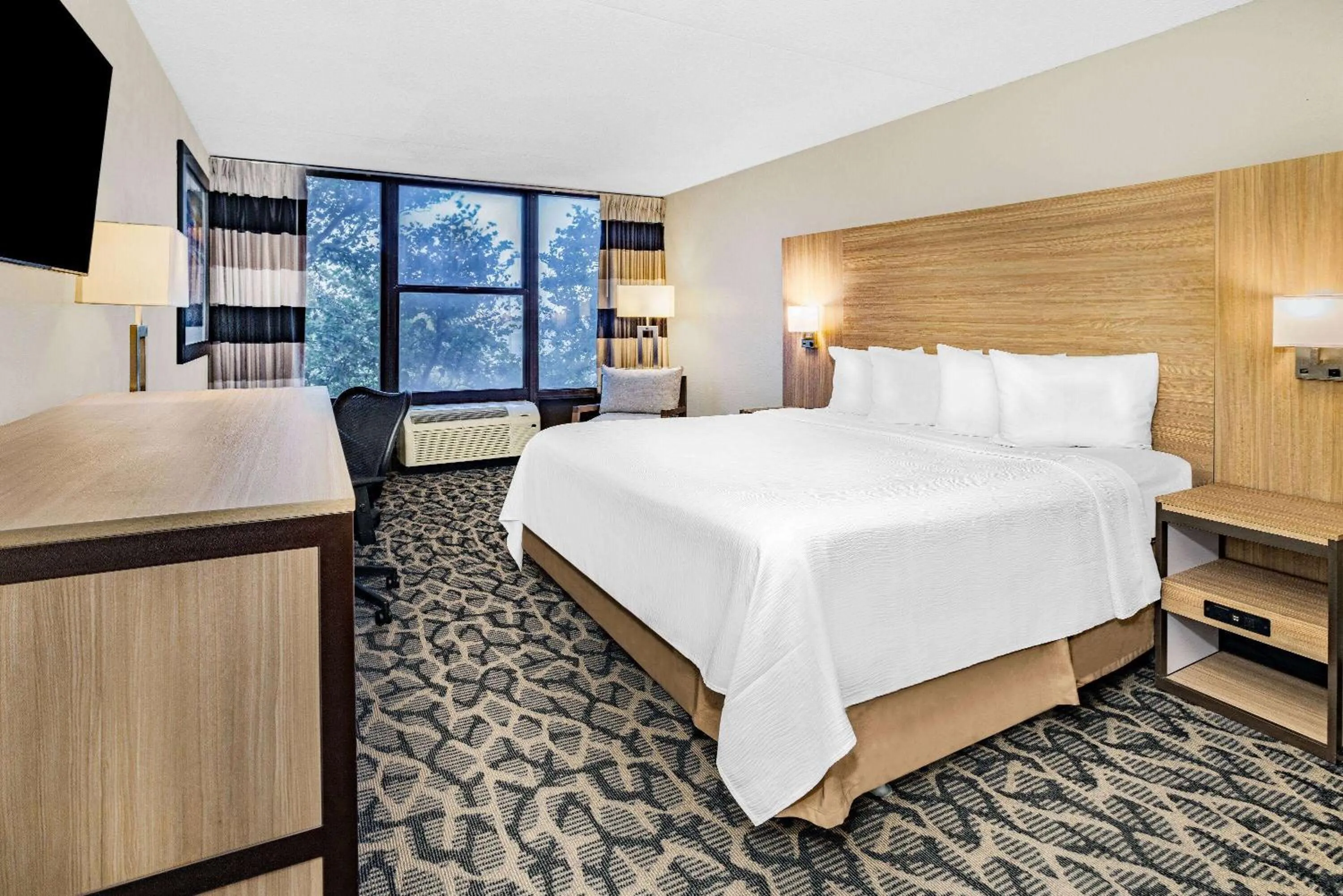 Photo of the whole room, Bed in Ramada by Wyndham West Atlantic City
