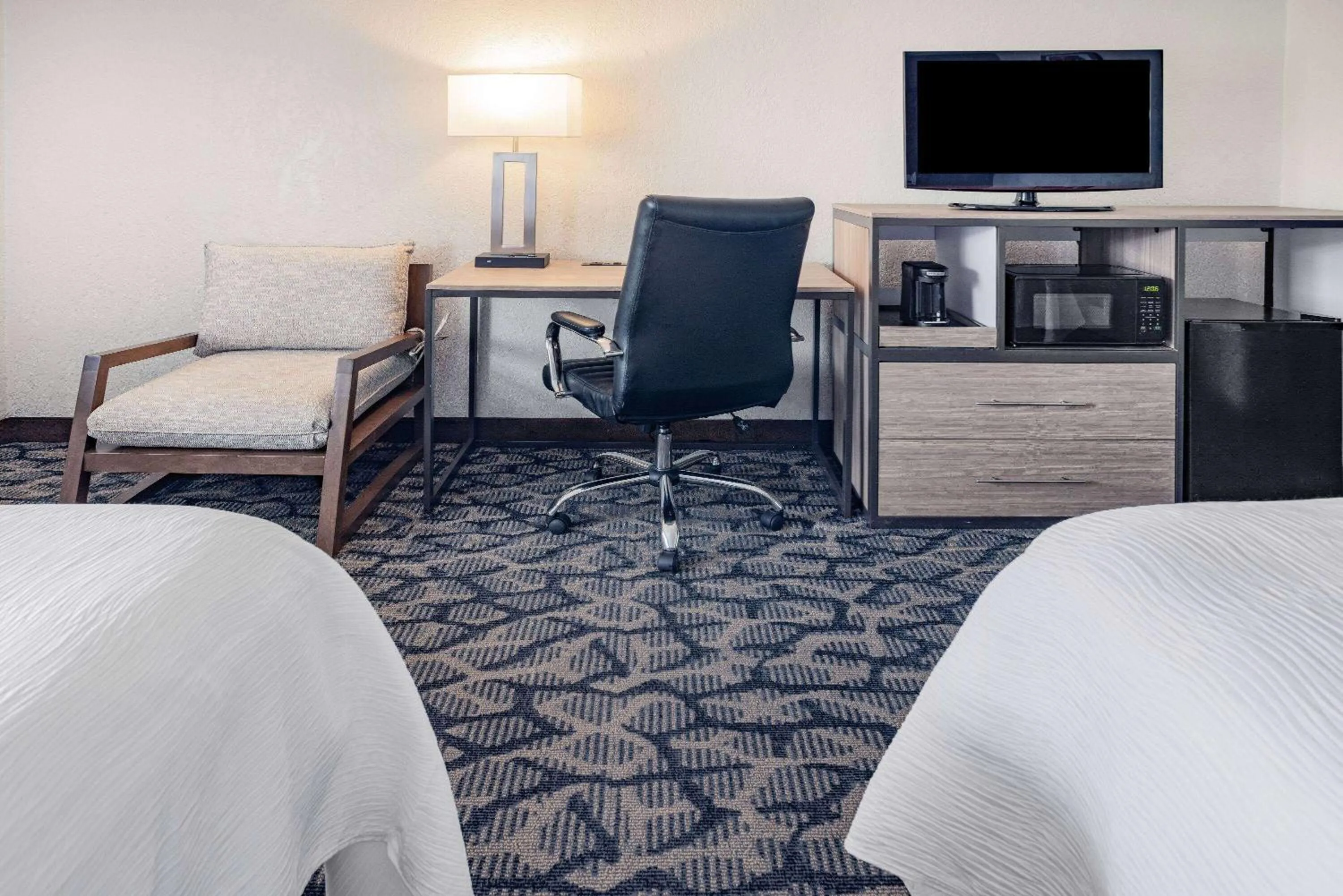 Photo of the whole room, Bed in Ramada by Wyndham West Atlantic City