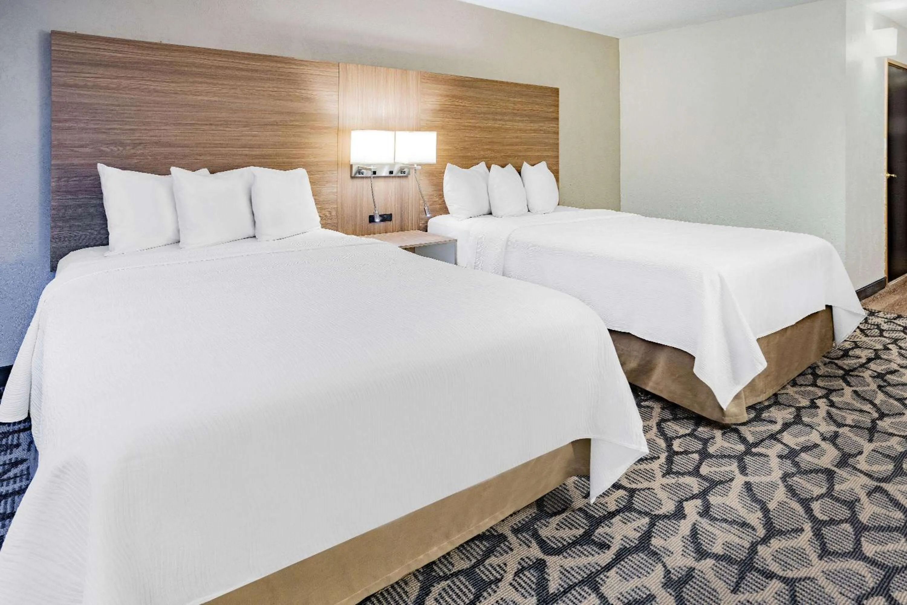 Photo of the whole room, Bed in Ramada by Wyndham West Atlantic City