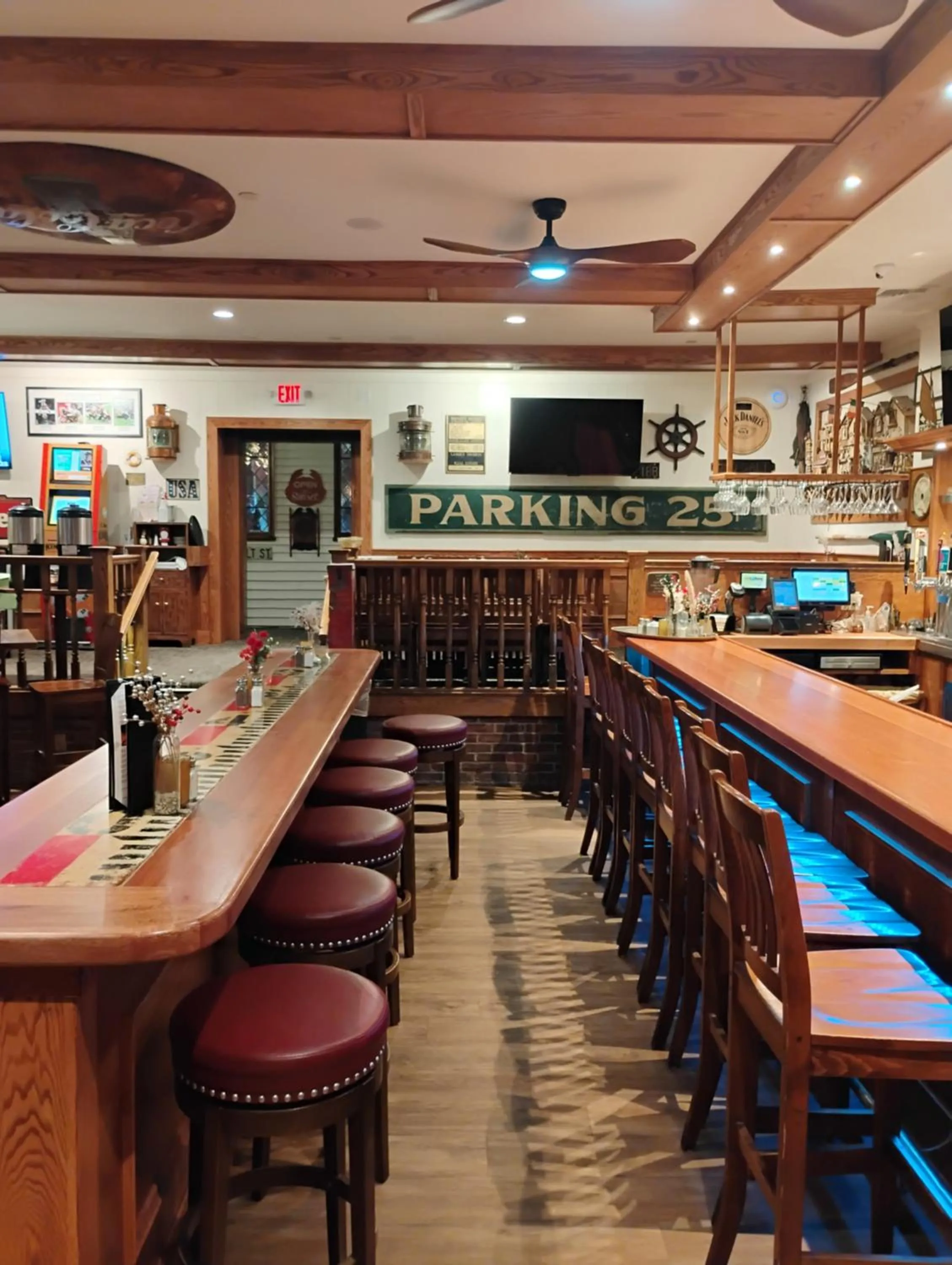 Lounge or bar in Lamies Inn & The Old Salt Tavern