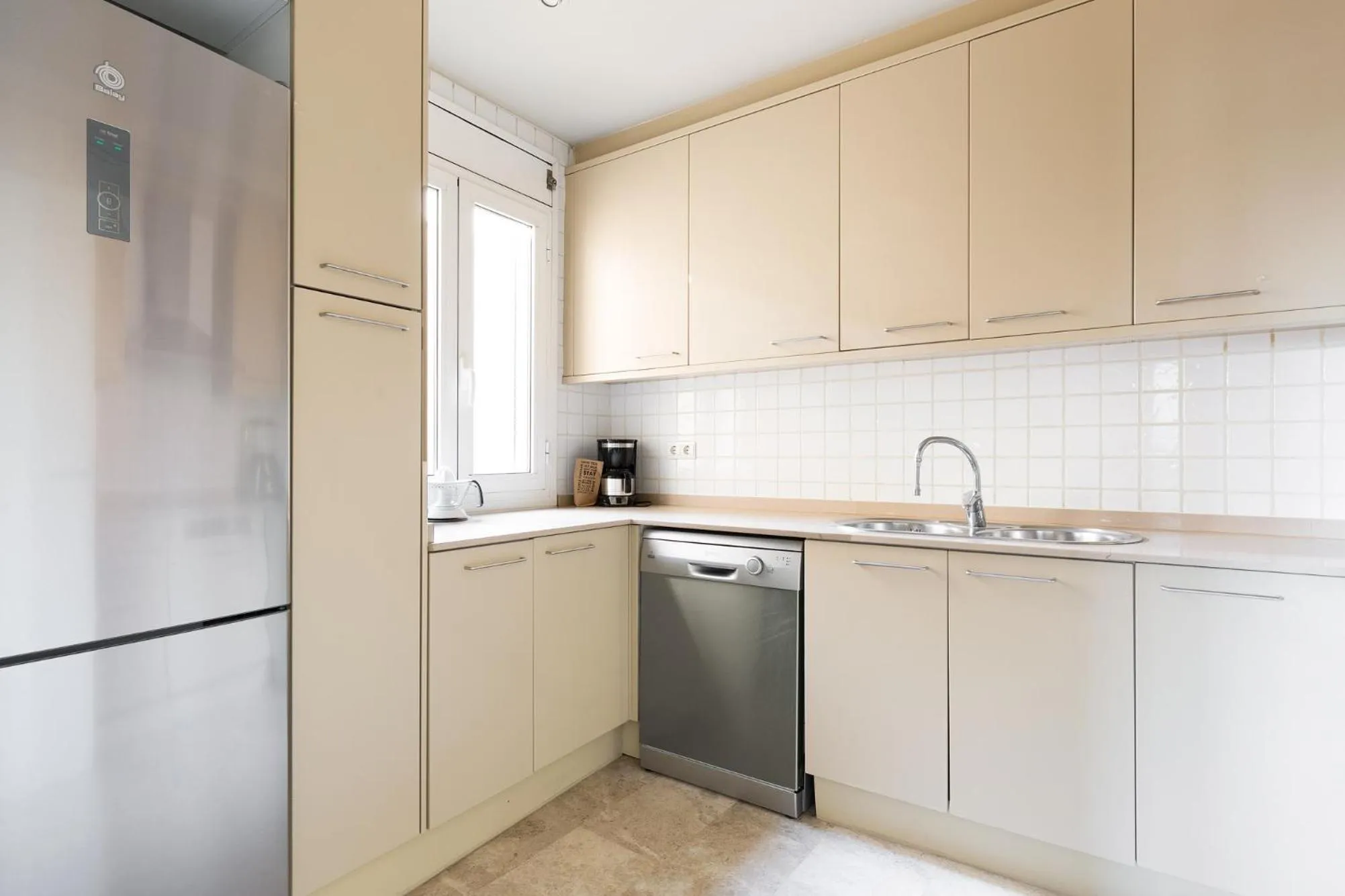 Kitchen or kitchenette in Ola Living Merce