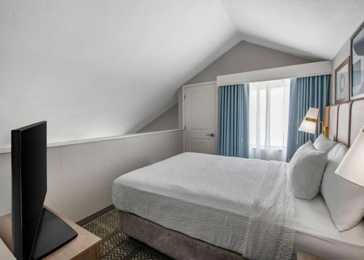 One-Bedroom Queen Bi-Level Suite with Loft in Residence Inn by Marriott Oxnard River Ridge