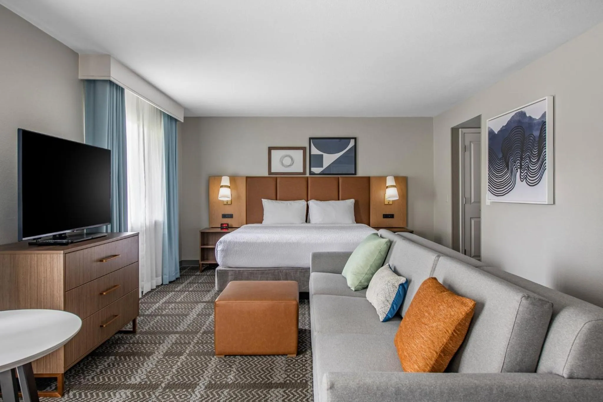 Photo of the whole room, Bed in Staybridge Suites Oxnard - River Ridge by IHG