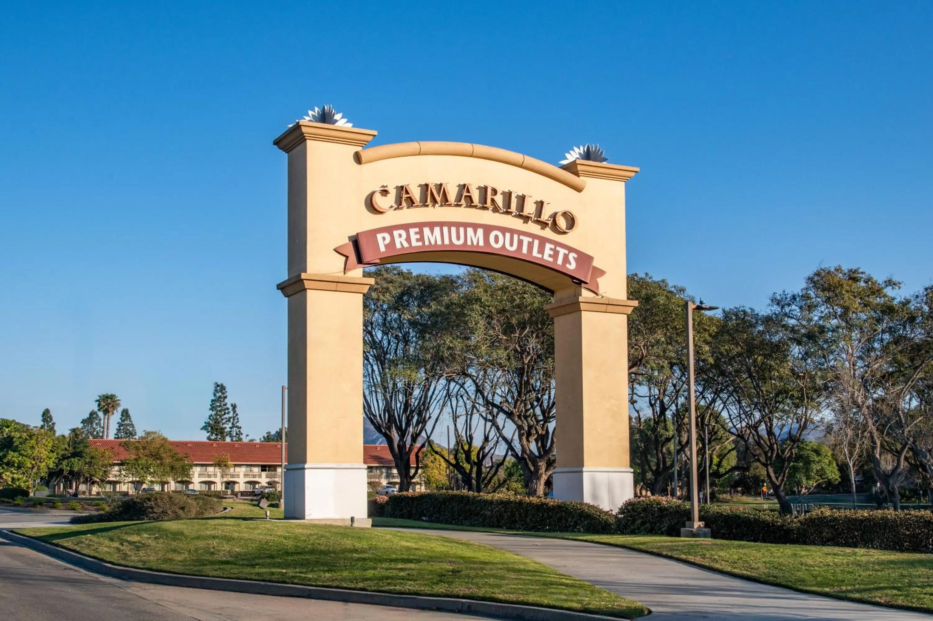 Shopping Area in Staybridge Suites Oxnard - River Ridge by IHG