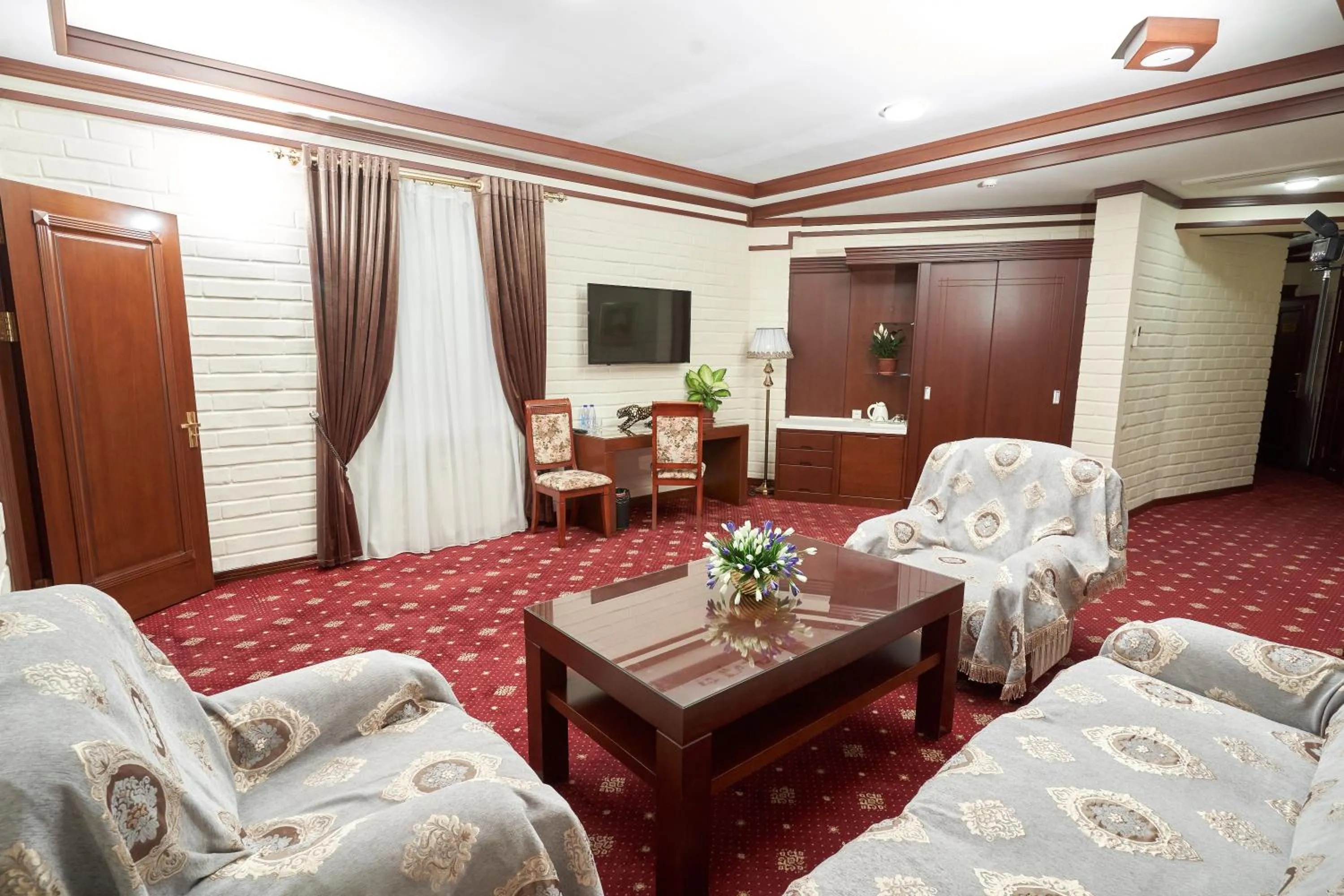 TV and multimedia in Rakat Plaza