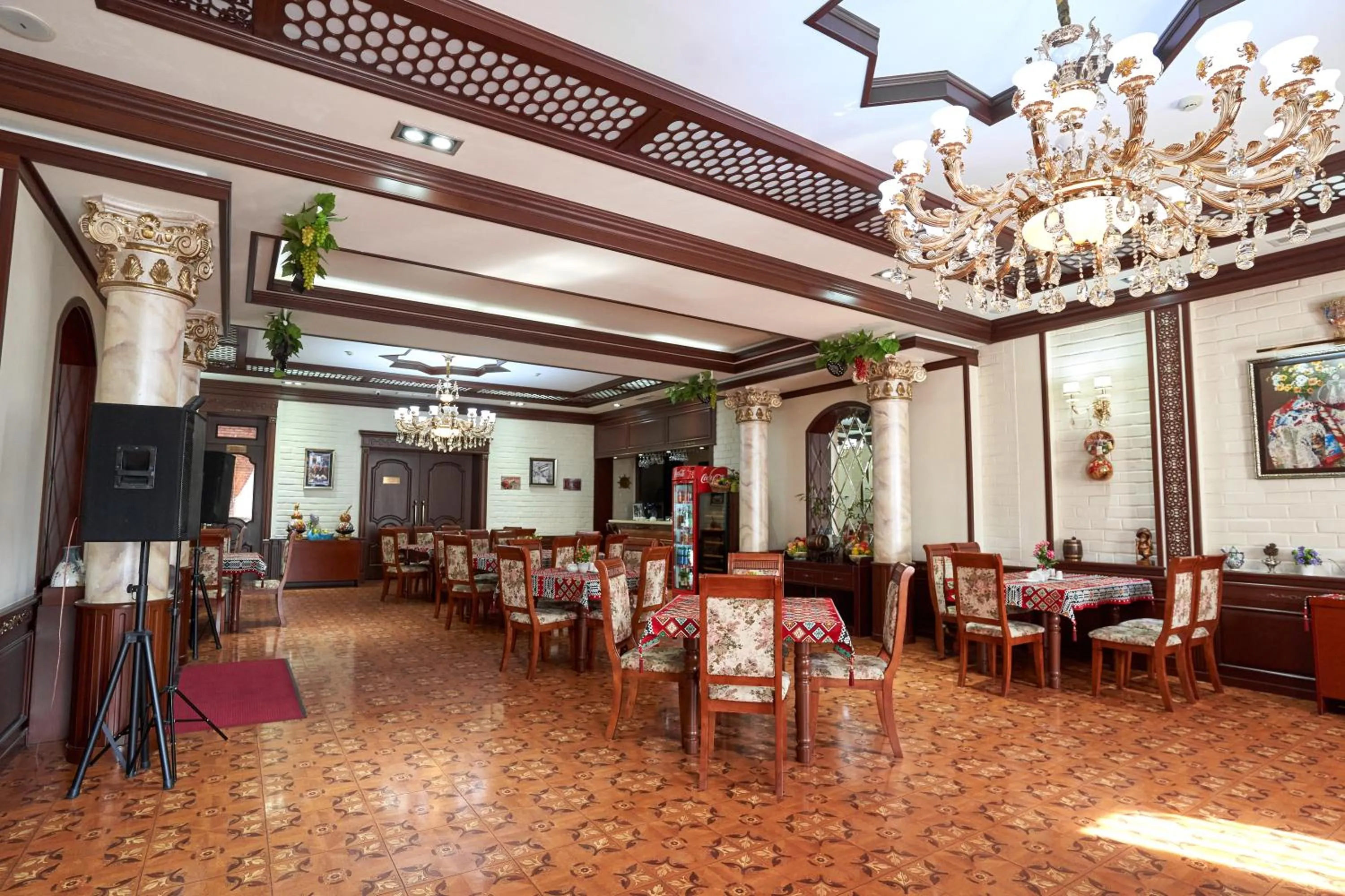 Restaurant/places to eat in Rakat Plaza