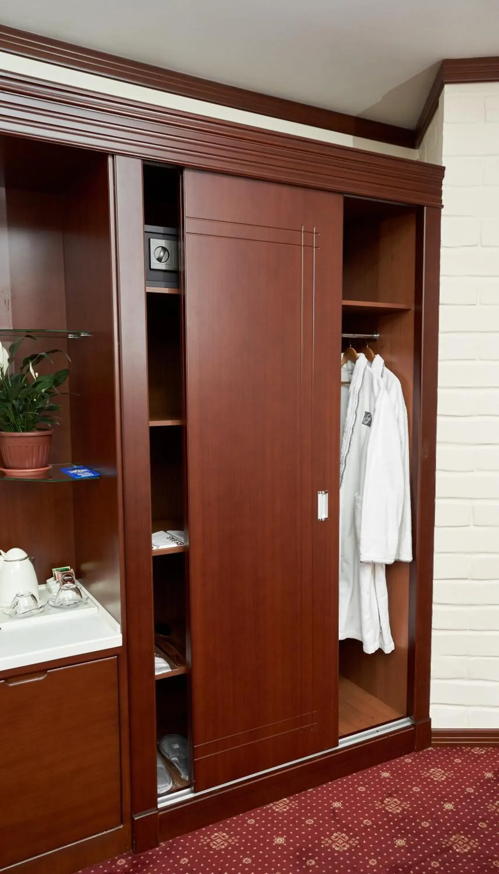 Superior King Room - single occupancy in Rakat Plaza Superior King Room - single occupancy in Rakat Plaza