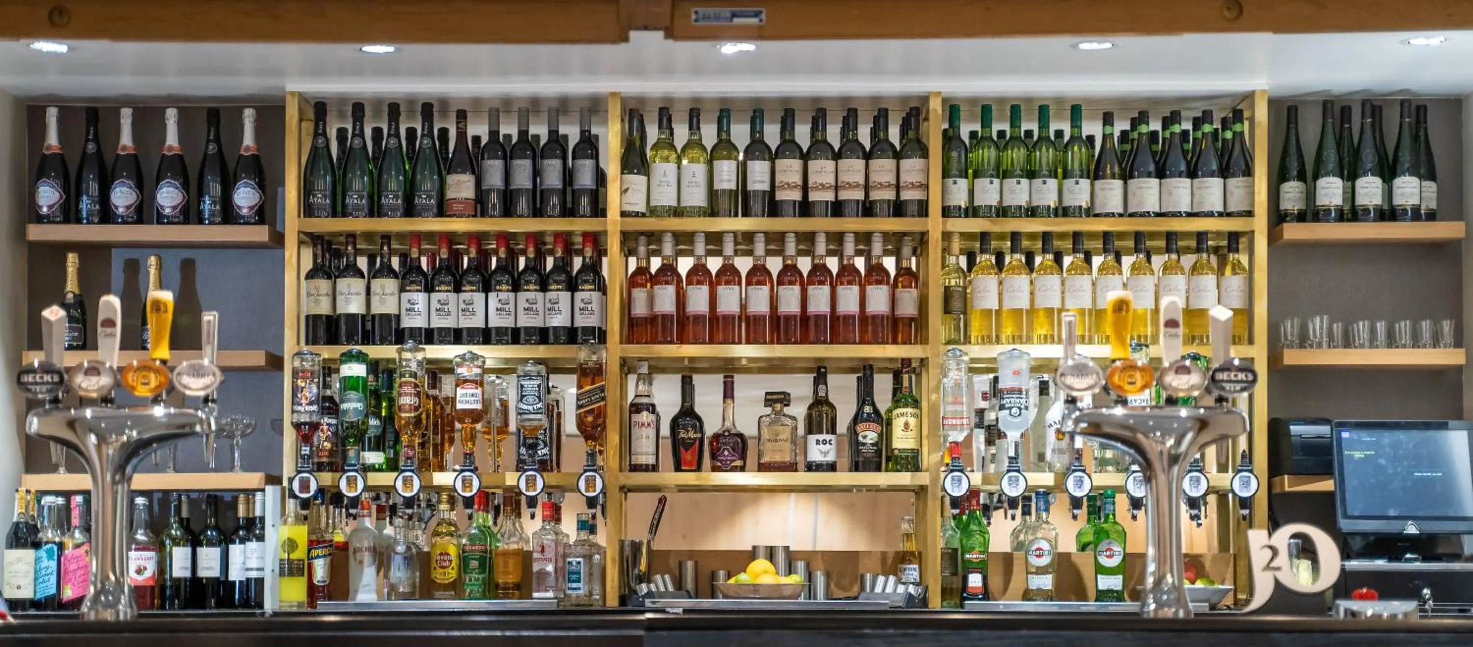 Lounge or bar in Holiday Inn - Leicester - Wigston by IHG