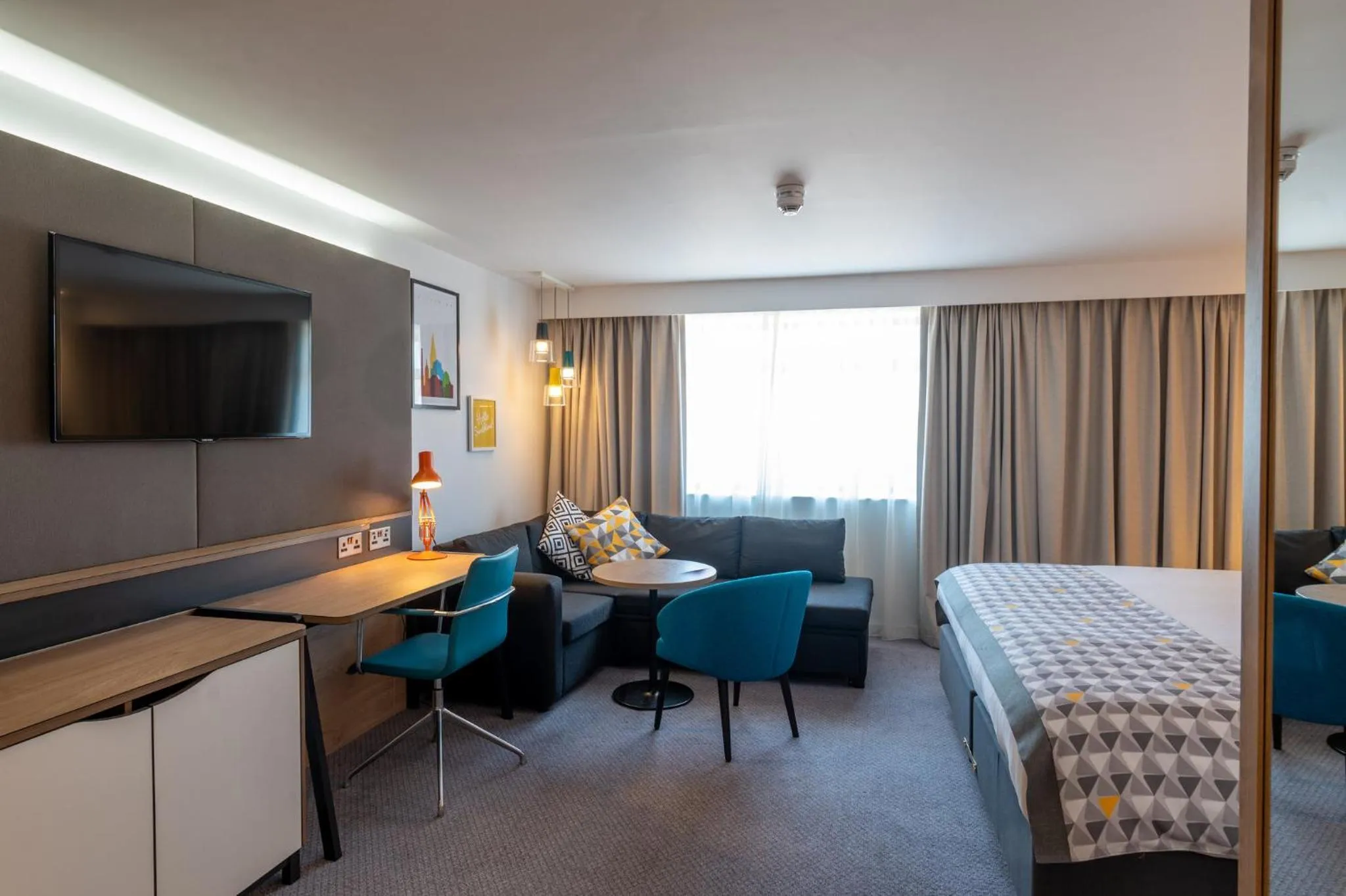 Photo of the whole room, Bed in Holiday Inn - Leicester - Wigston by IHG