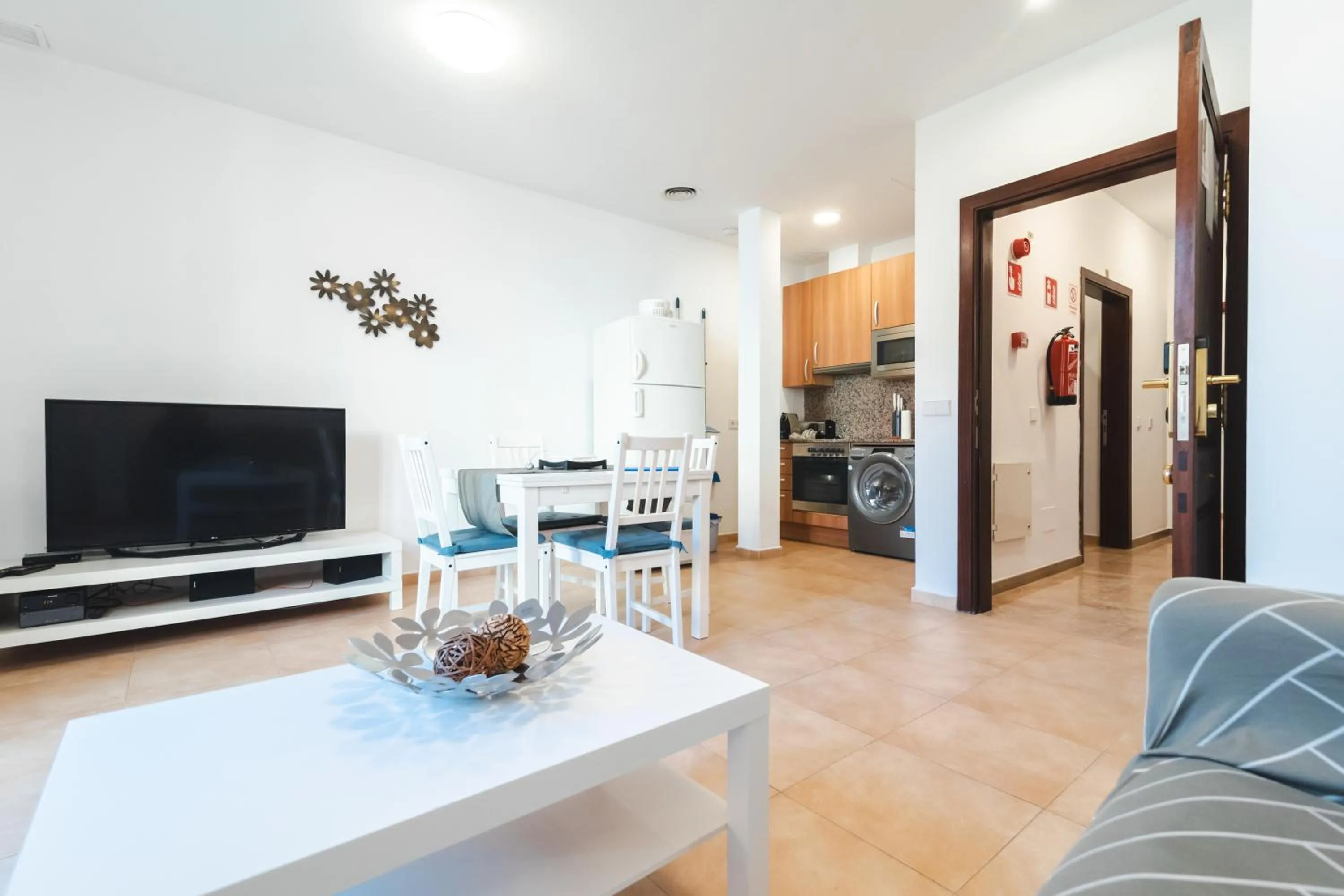 Communal lounge/ TV room in Borne Suites - Turismo de Interior