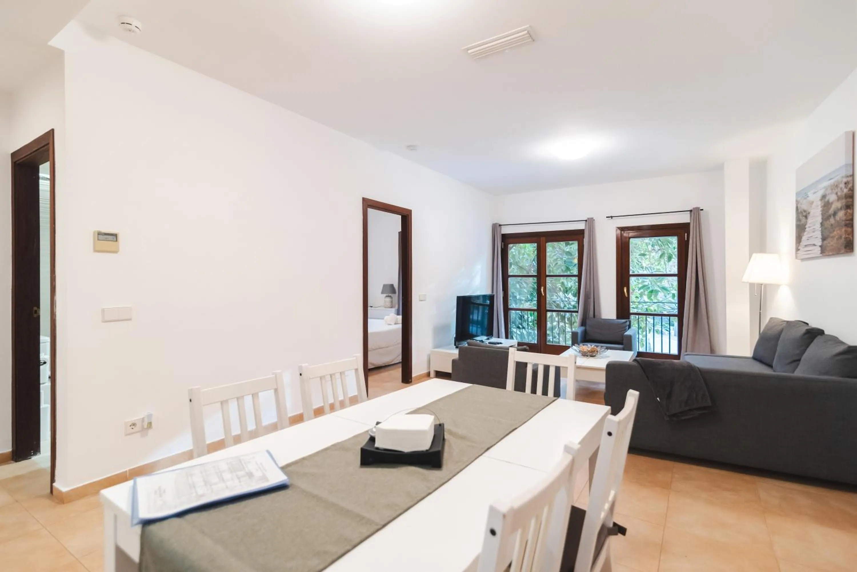 Communal lounge/ TV room in Borne Suites - Turismo de Interior