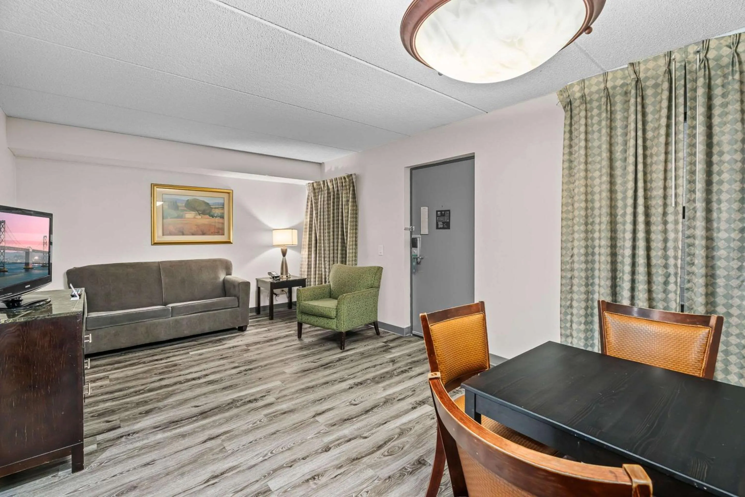 Bedroom in Quality Inn & Suites Mall of America - MSP Airport