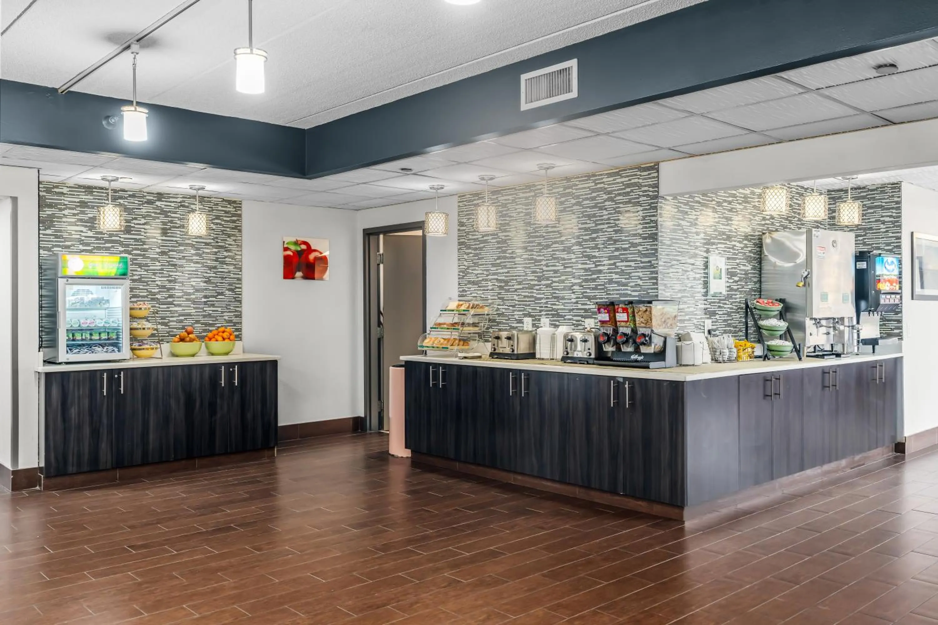 Buffet breakfast in Quality Inn & Suites Mall of America - MSP Airport