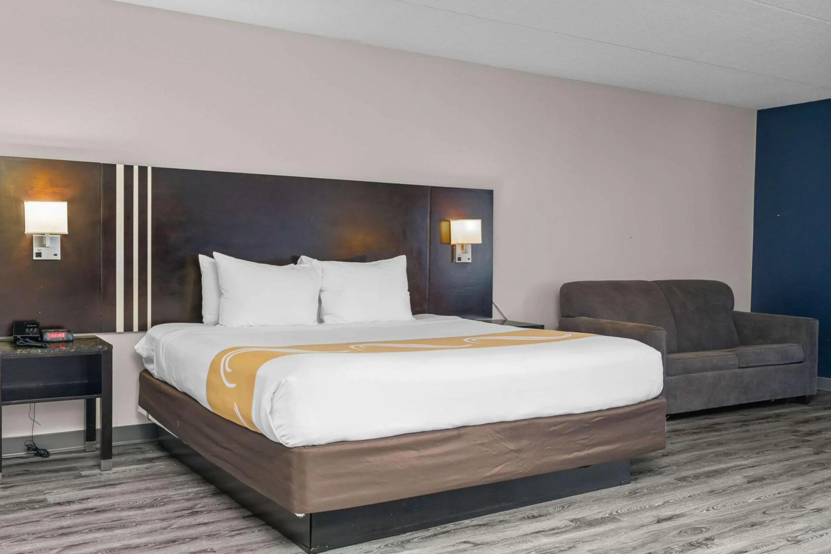 Bedroom in Quality Inn & Suites Mall of America - MSP Airport