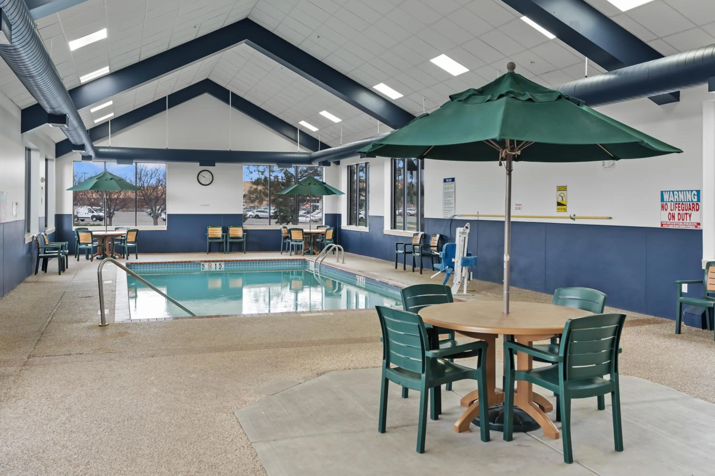 Swimming pool in Quality Inn & Suites Mall of America - MSP Airport