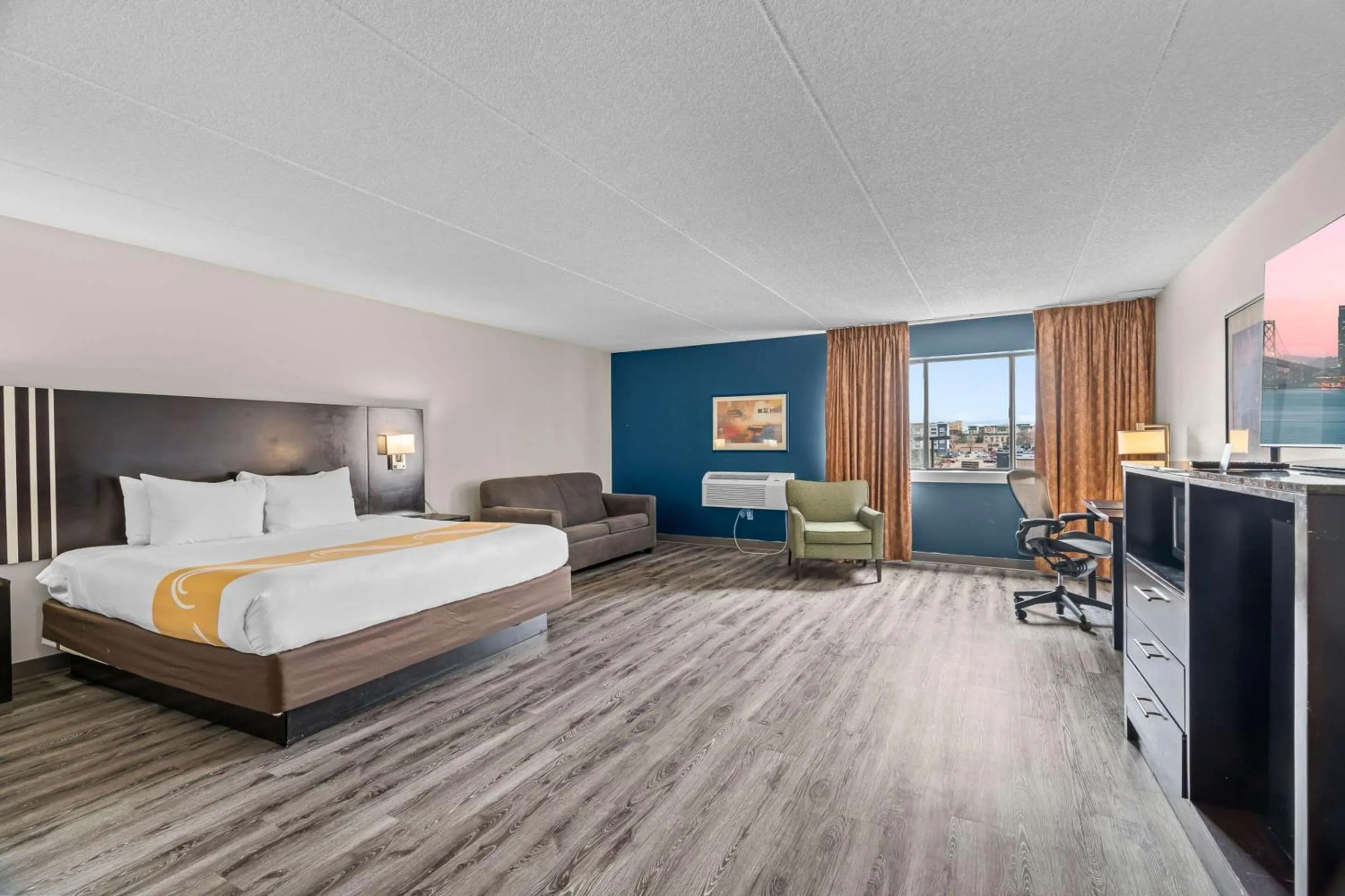 Bedroom in Quality Inn & Suites Mall of America - MSP Airport