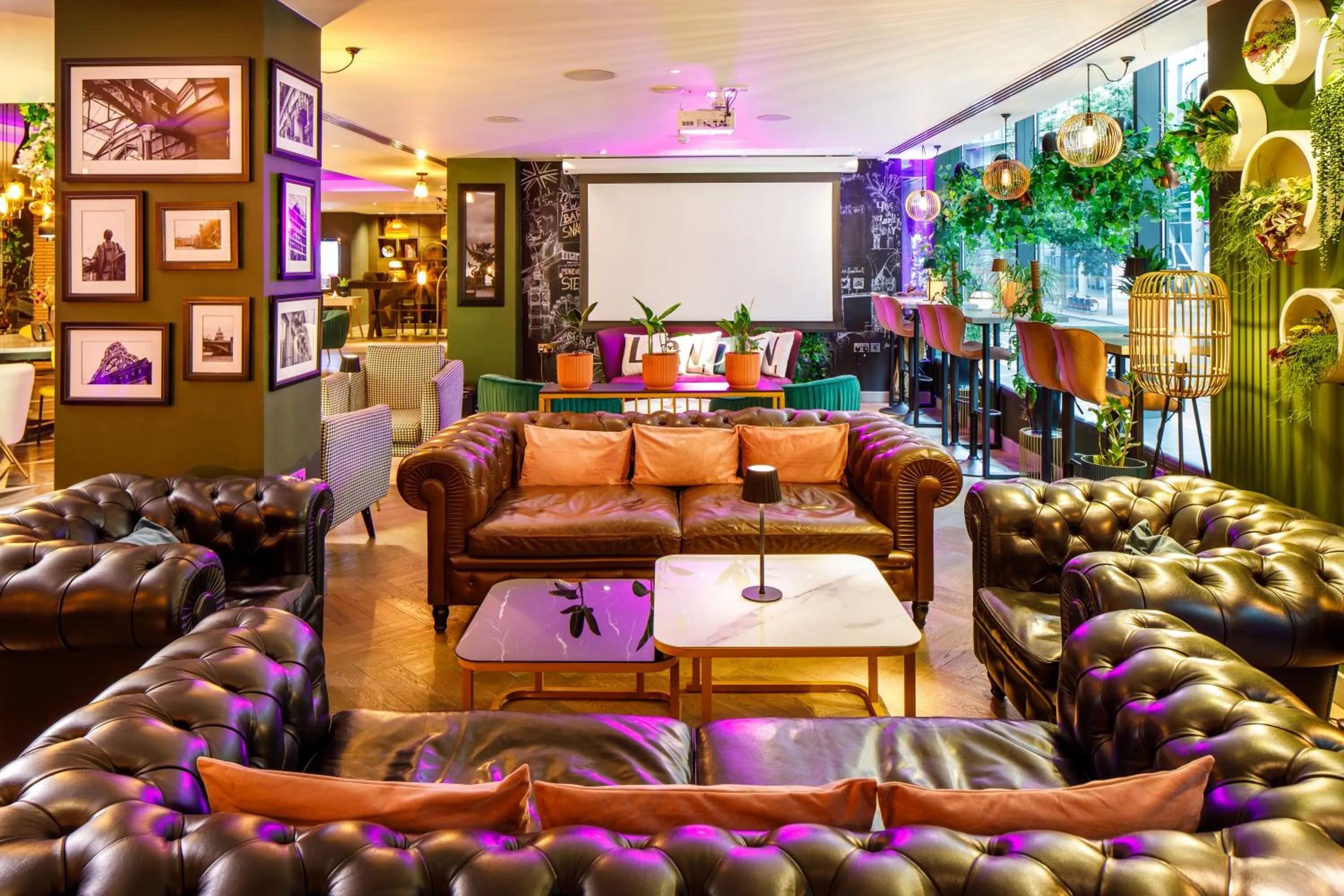 Lobby or reception in Mercure London Bridge