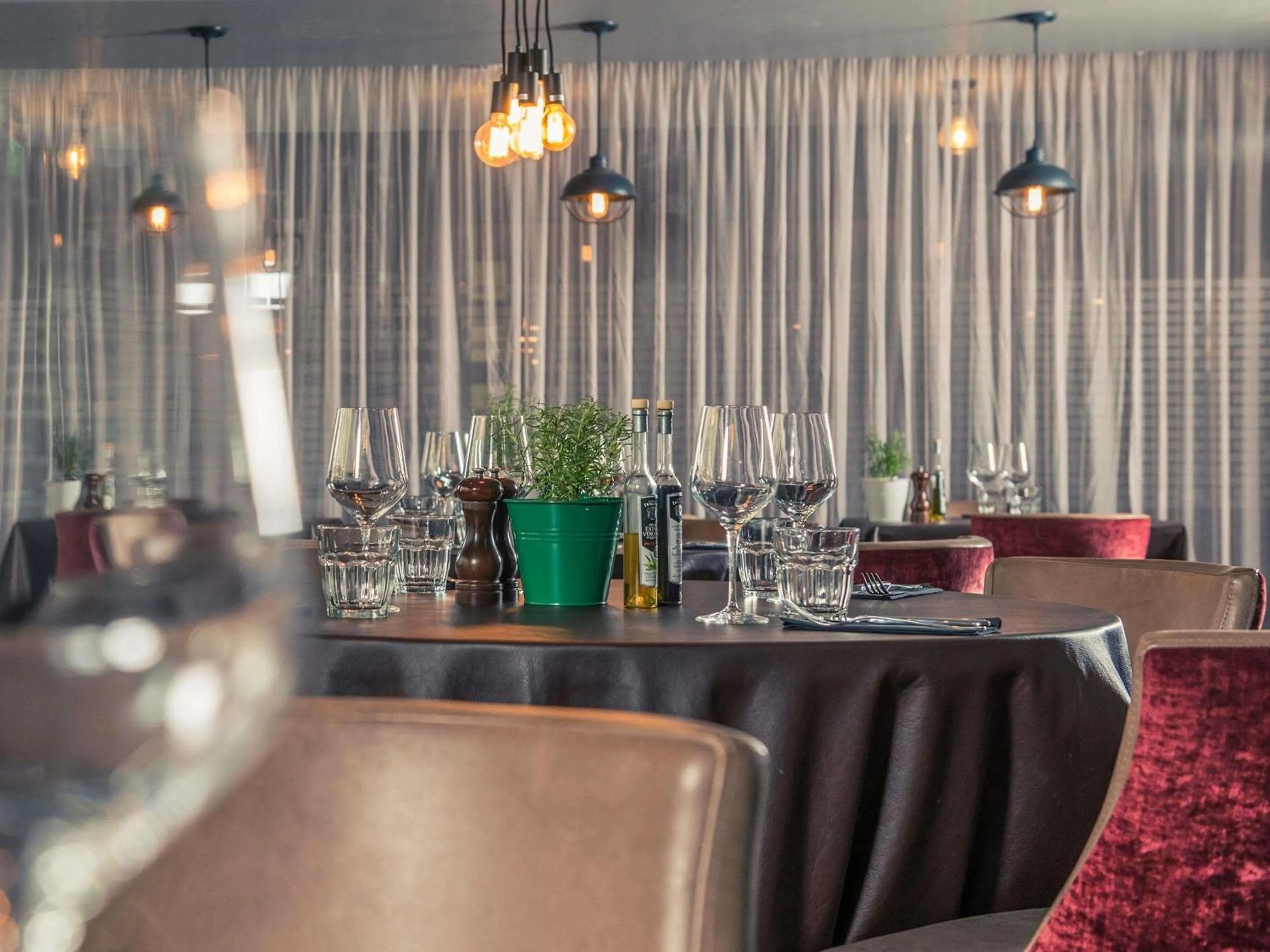 Restaurant/places to eat in Mercure London Bridge