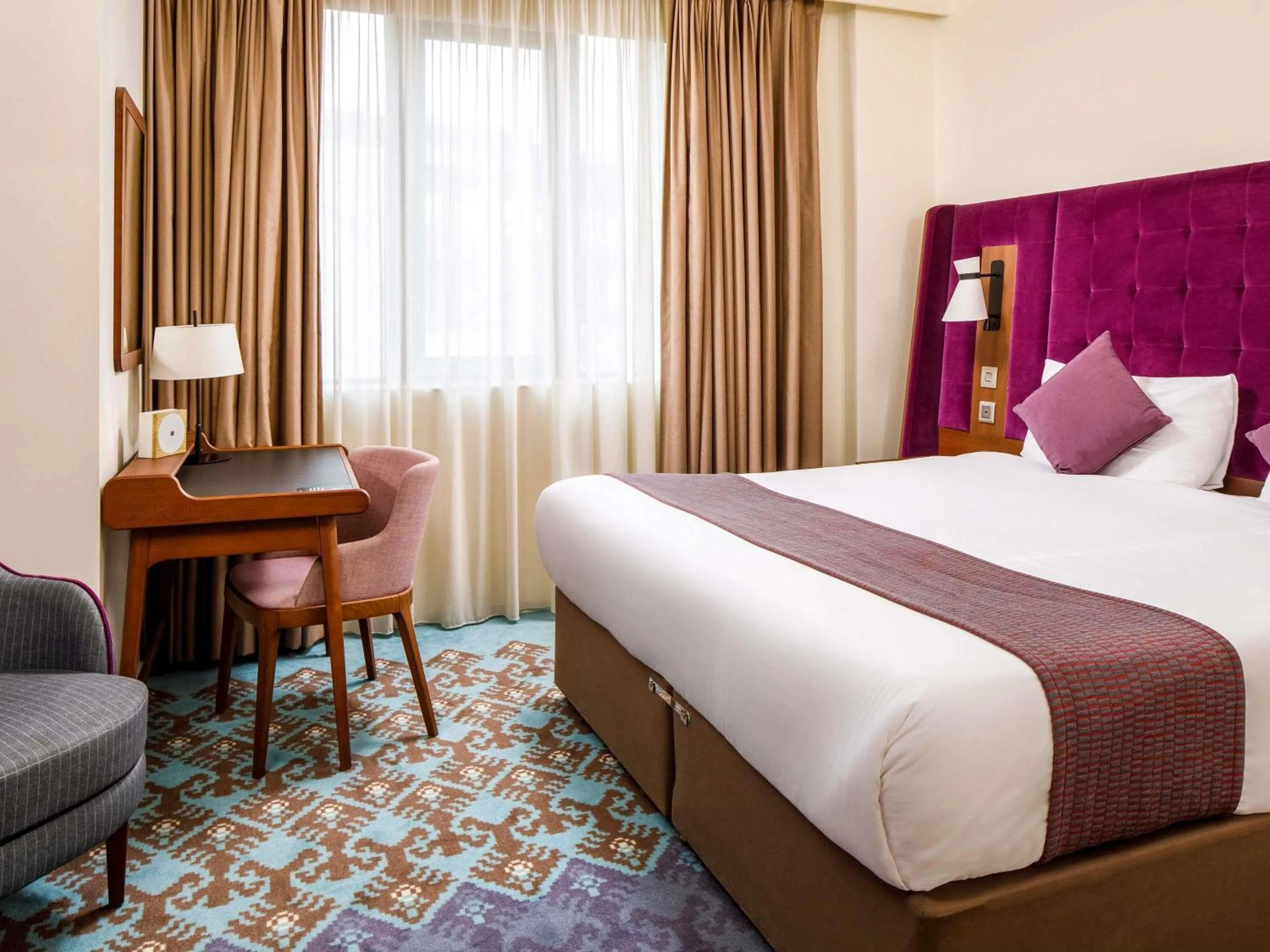 Property building, Bed in Mercure London Bridge