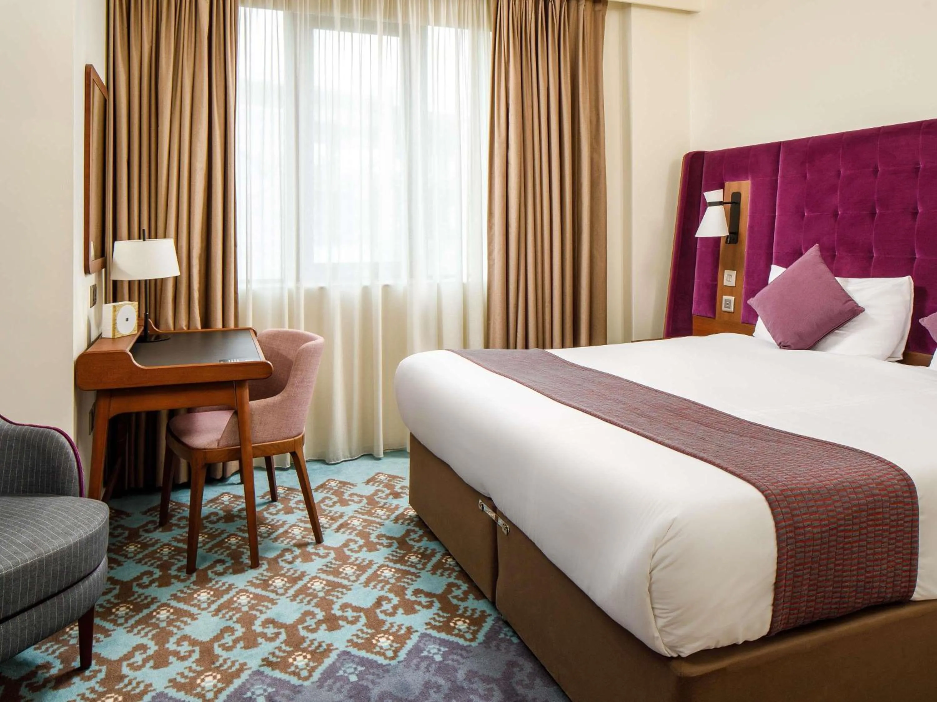 Bedroom, Bed in Mercure London Bridge