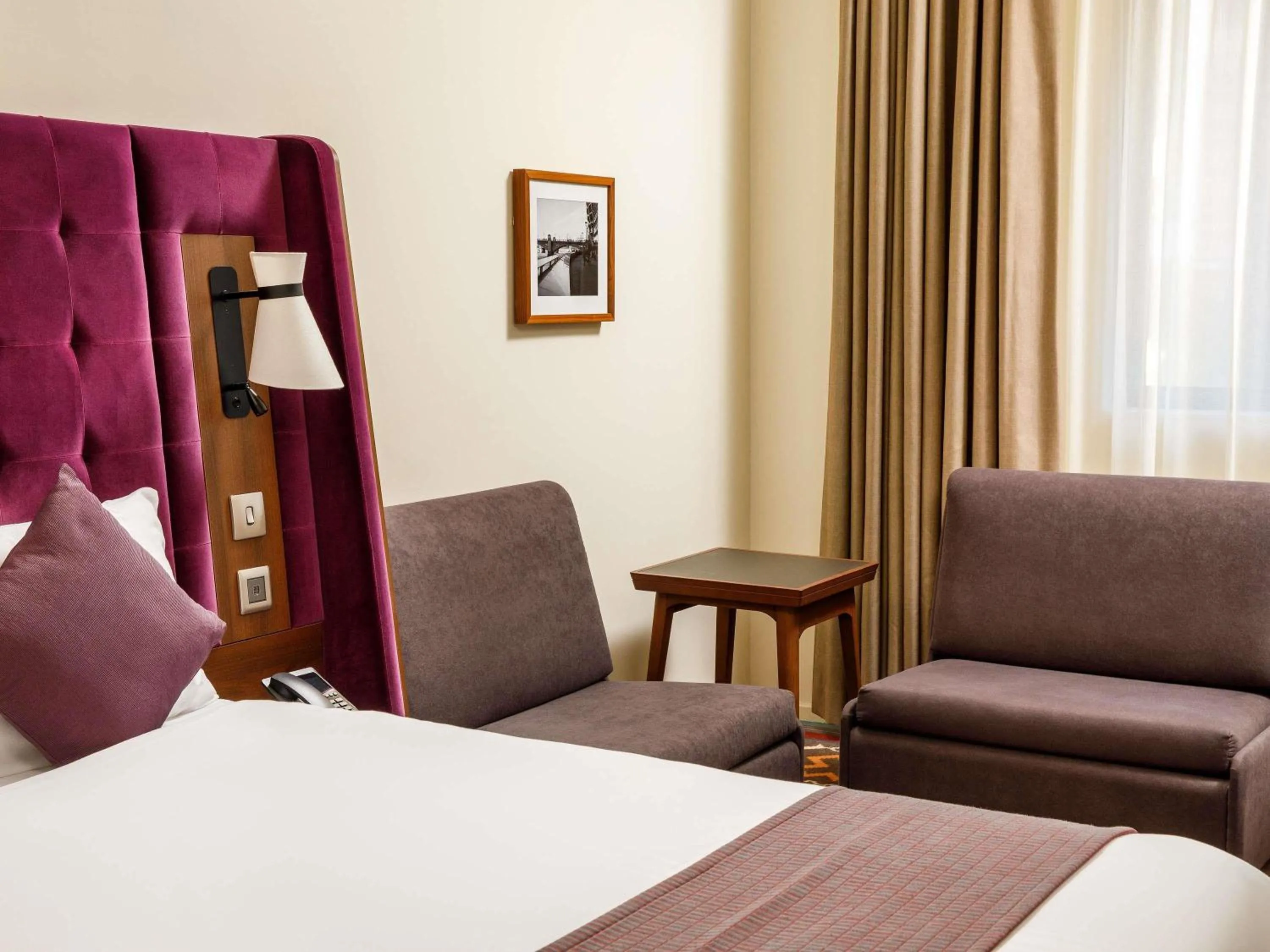 Bedroom, Bed in Mercure London Bridge