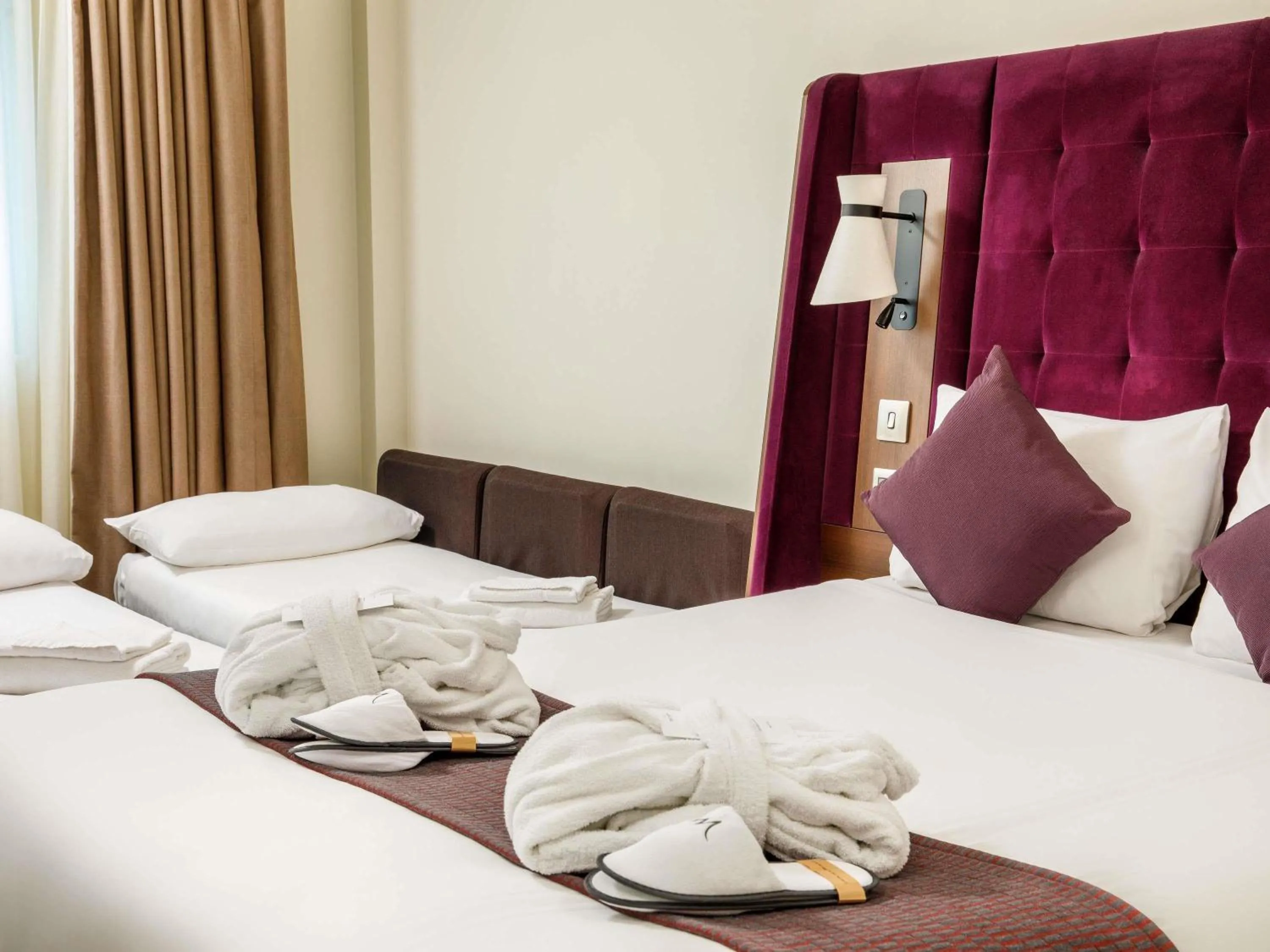 Bedroom, Bed in Mercure London Bridge