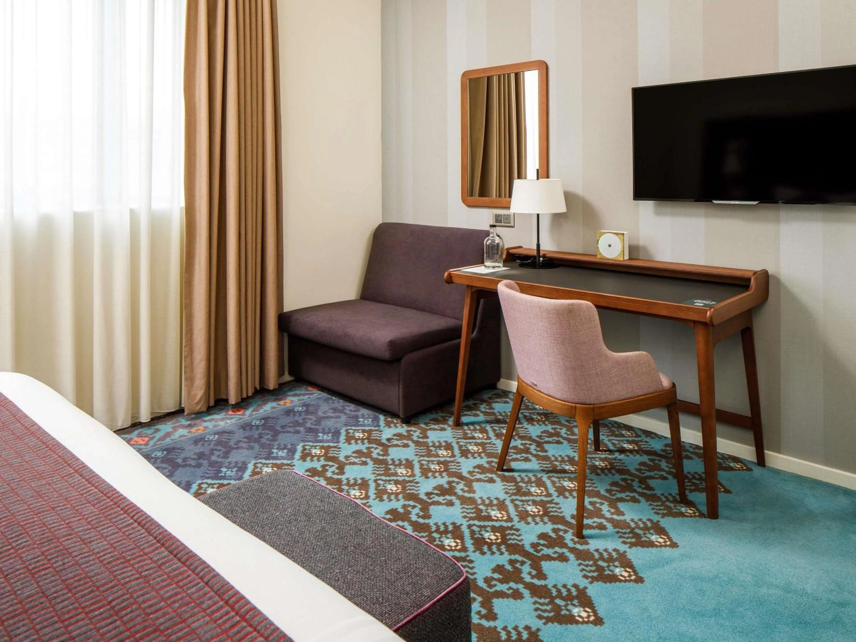 Bedroom, Bed in Mercure London Bridge