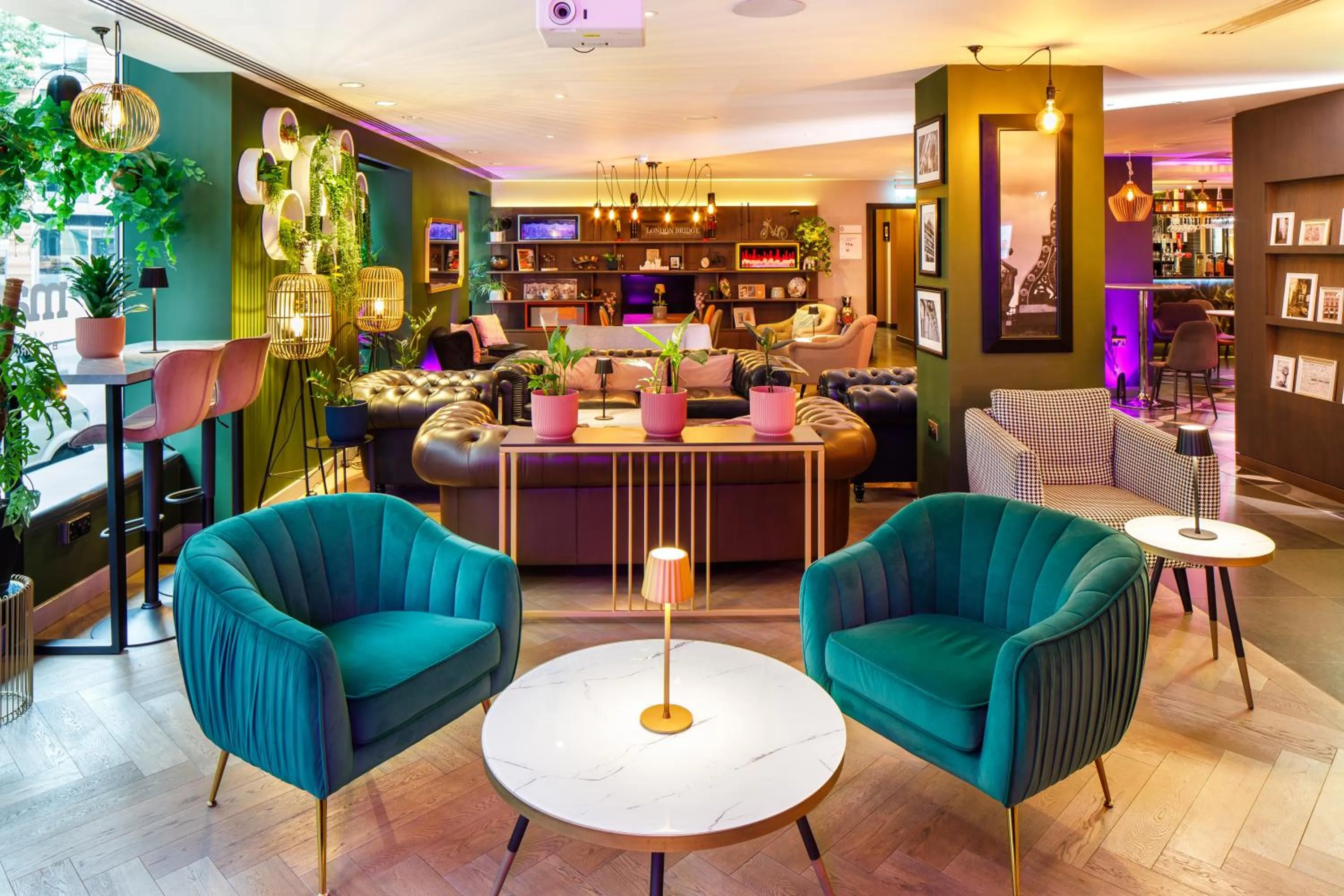 Lobby or reception in Mercure London Bridge