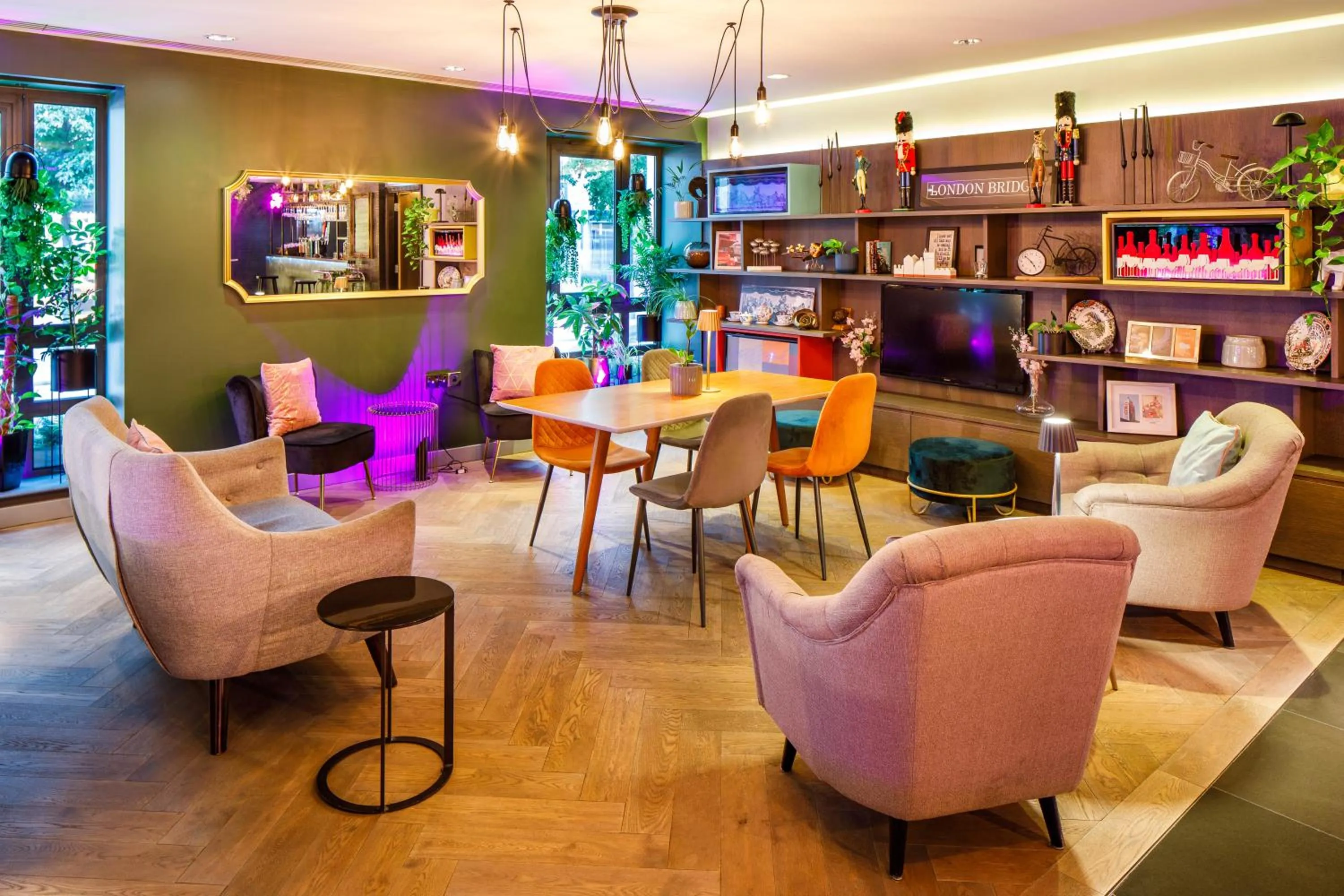 Lobby or reception in Mercure London Bridge