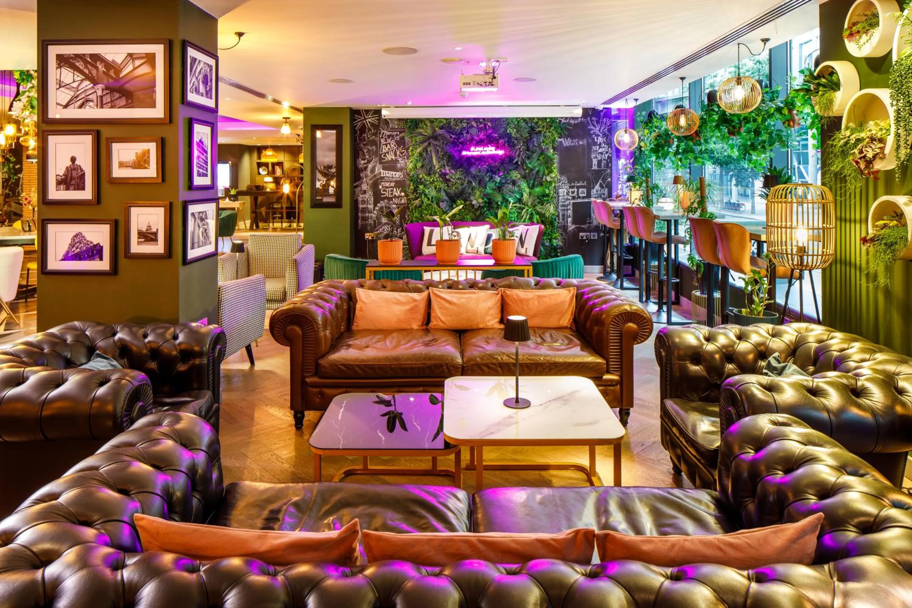 Lobby or reception in Mercure London Bridge