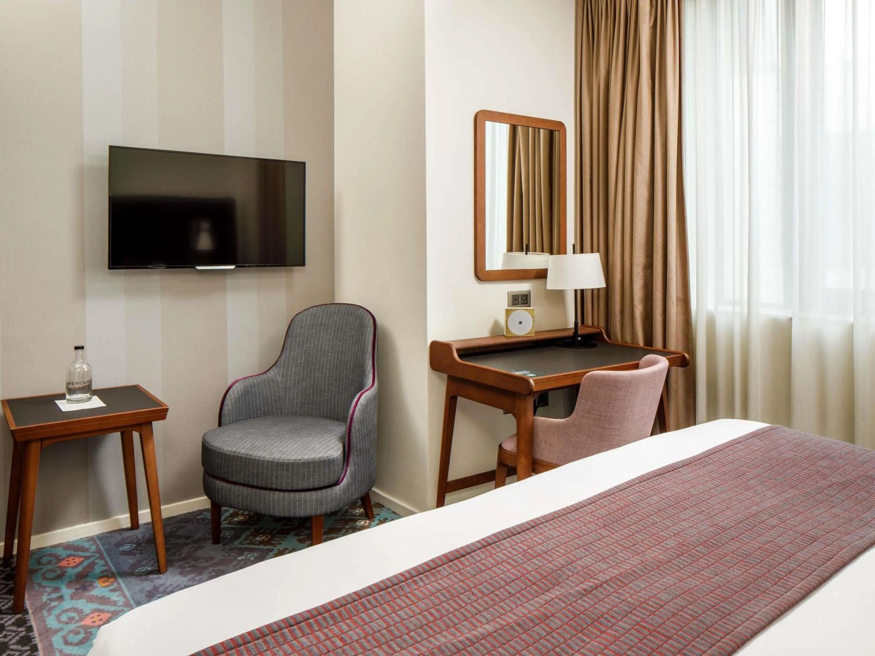 Bedroom, Bed in Mercure London Bridge