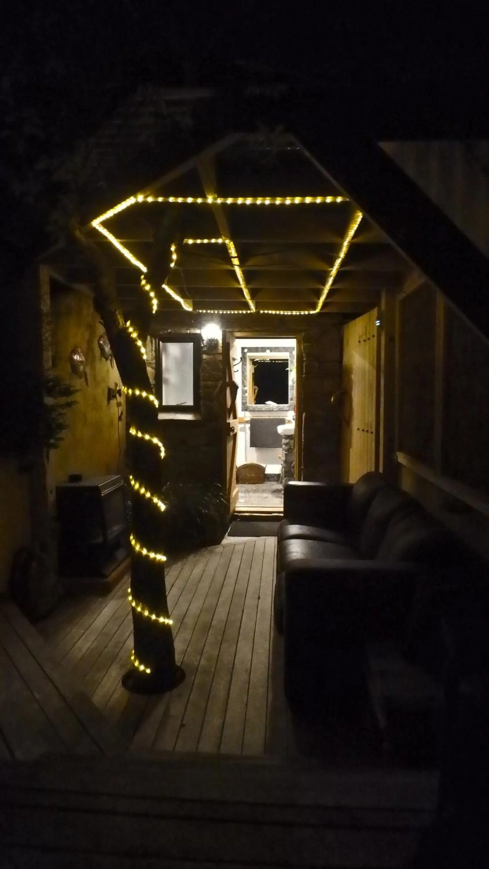 Shower in Tree House Lodge Bed & Breakfast