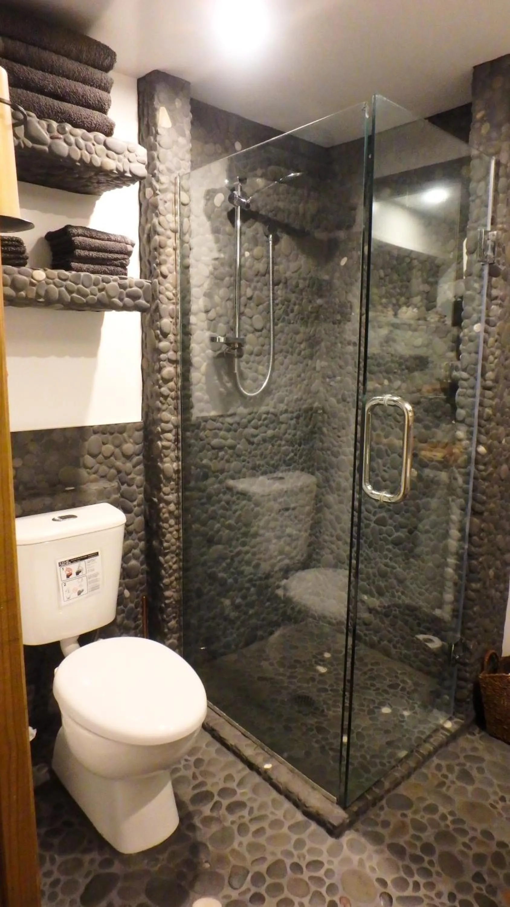 Shower in Tree House Lodge Bed & Breakfast