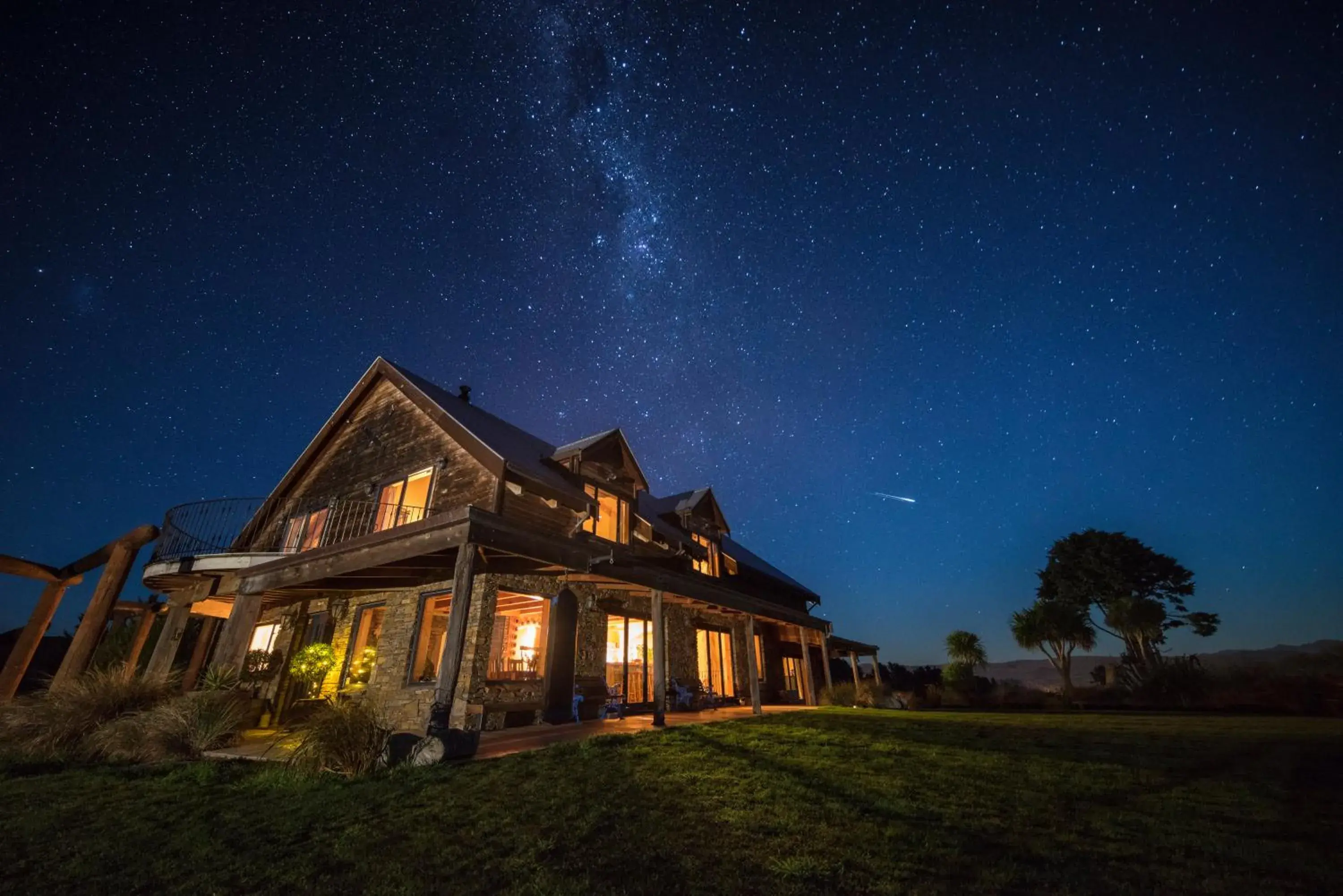 Tree House Lodge Bed & Breakfast Tree House Lodge Bed & Breakfast