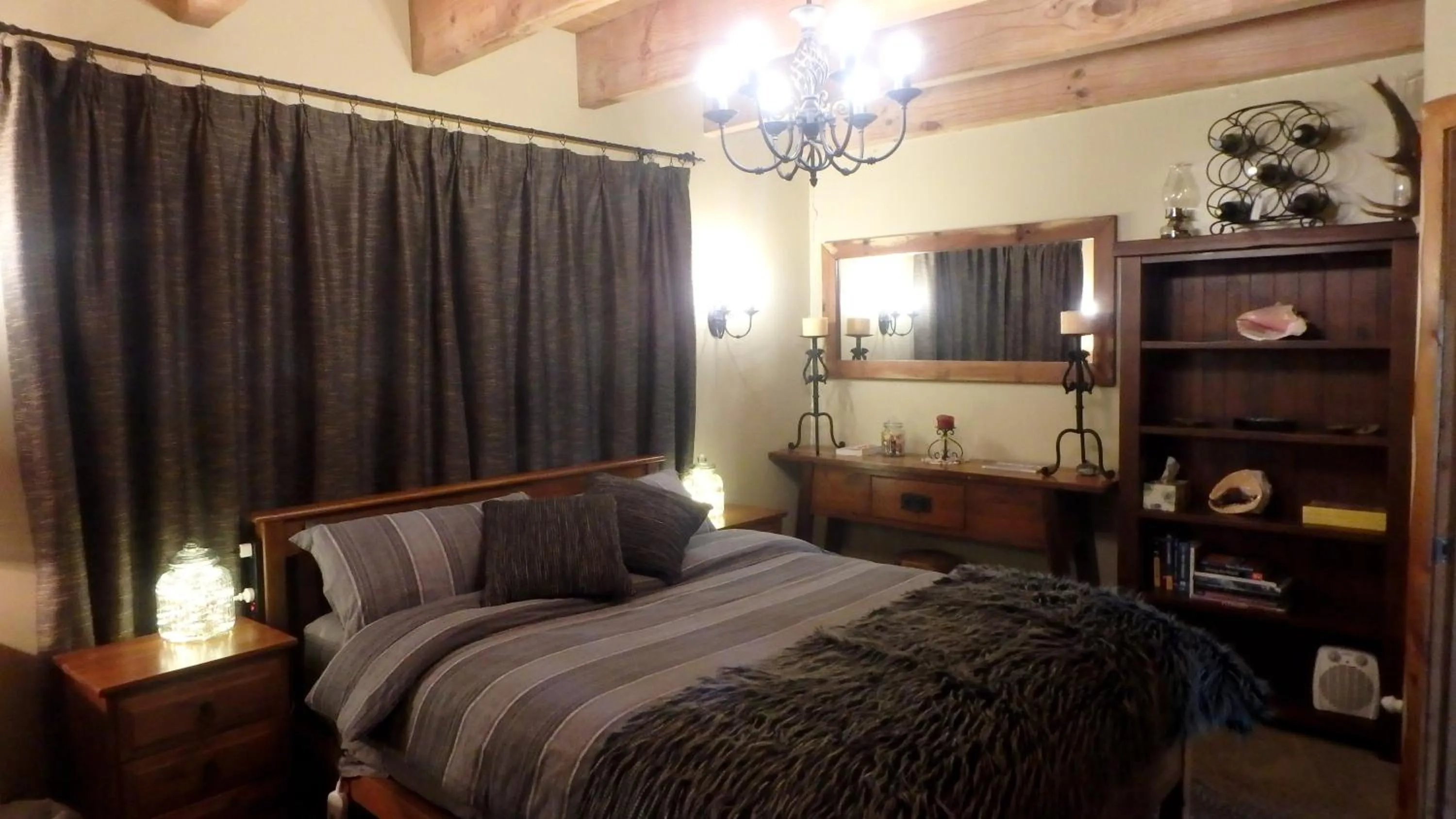 Bedroom, Bed in Tree House Lodge Bed & Breakfast