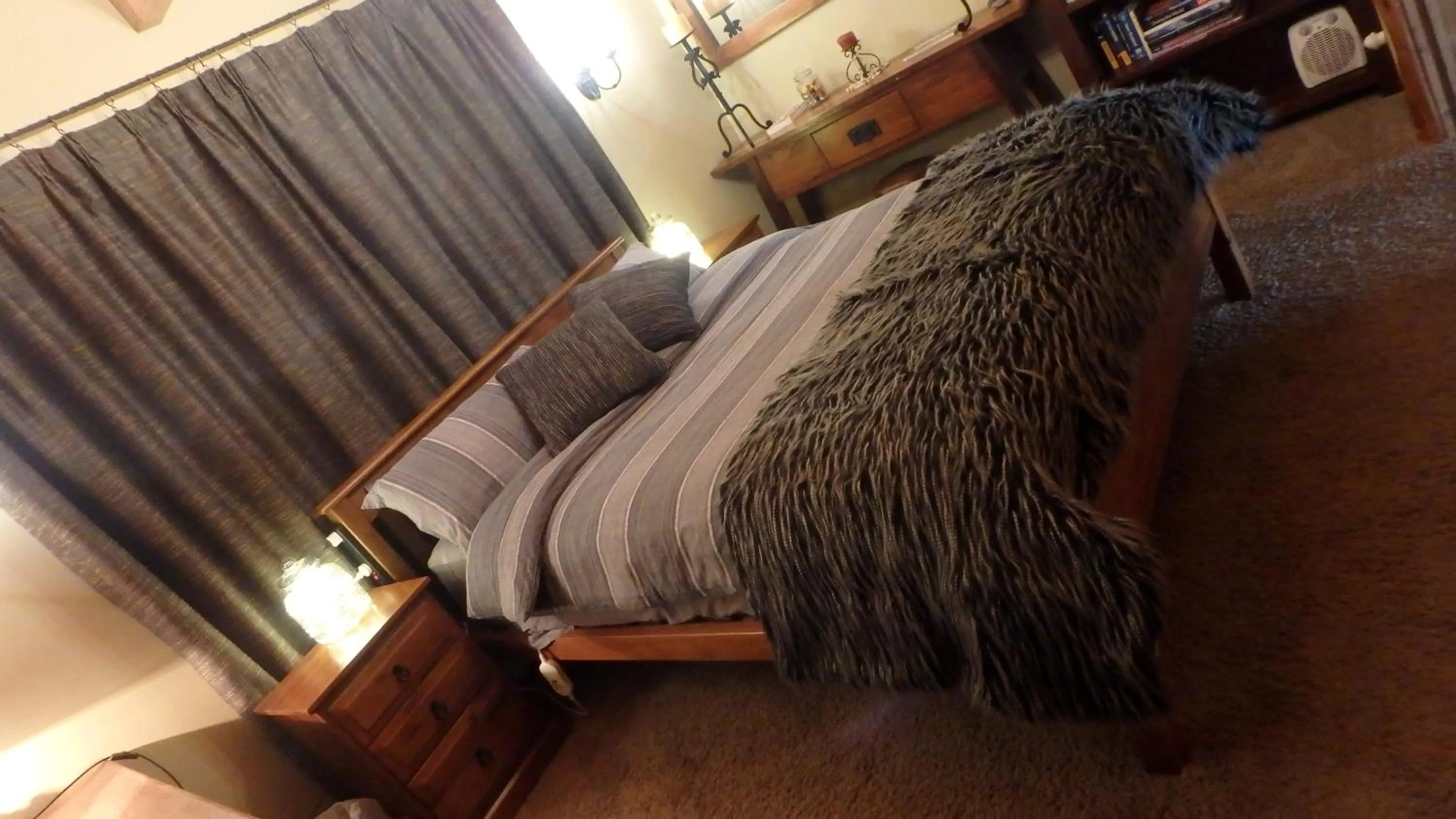 Bedroom, Bed in Tree House Lodge Bed & Breakfast