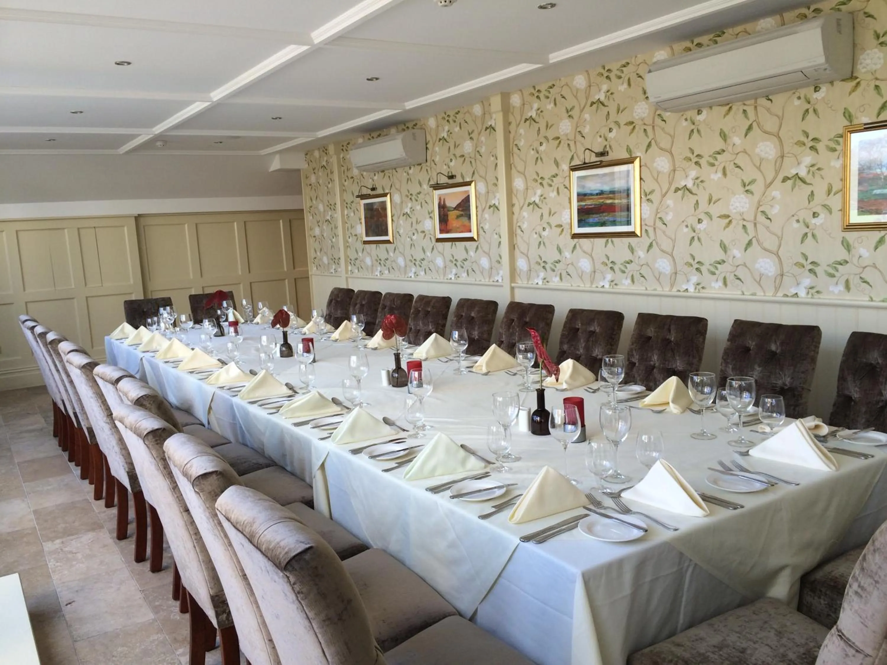 Restaurant/places to eat in Radisson Blu St. Helen's Hotel