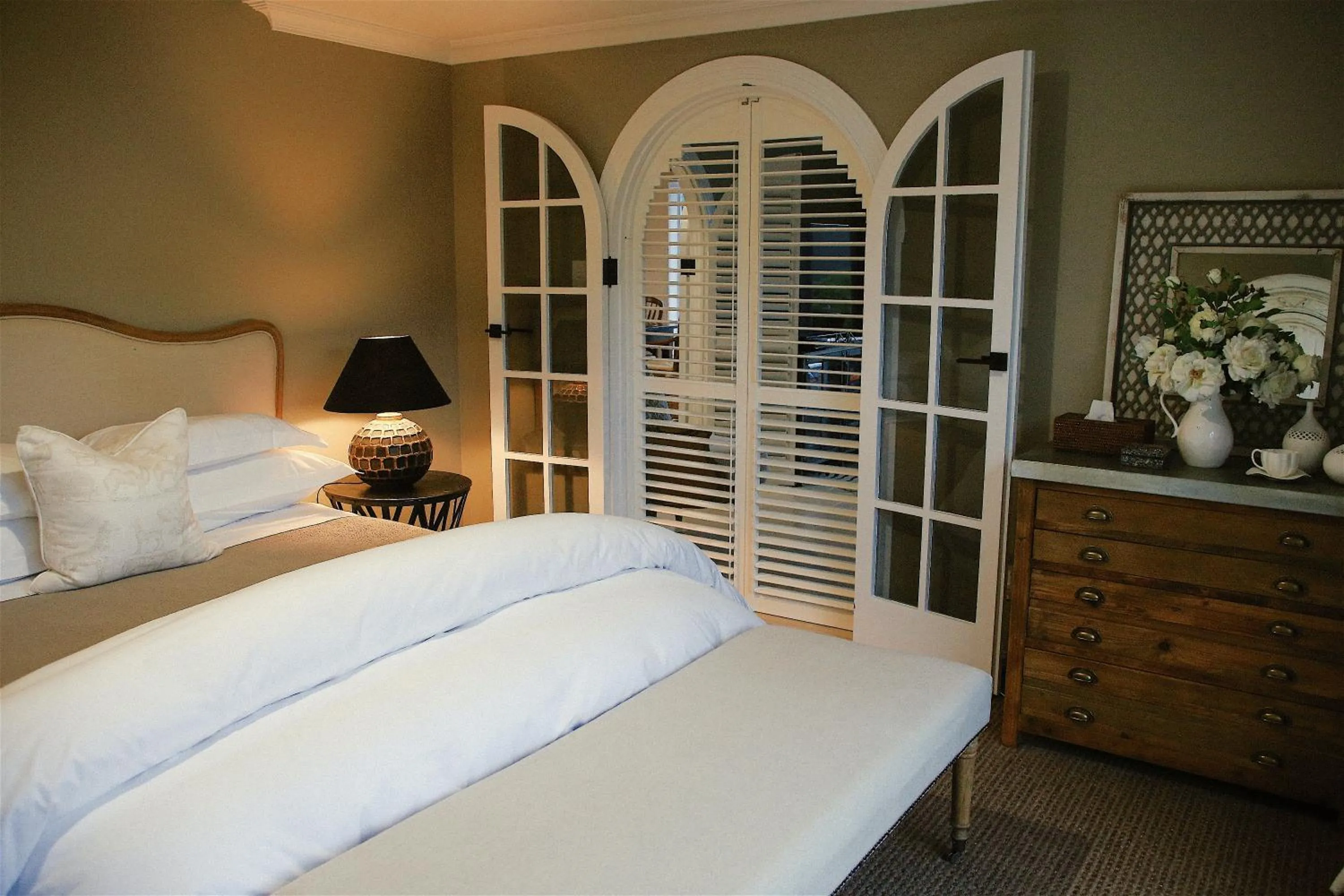 Bed in Ngamihi Lodge