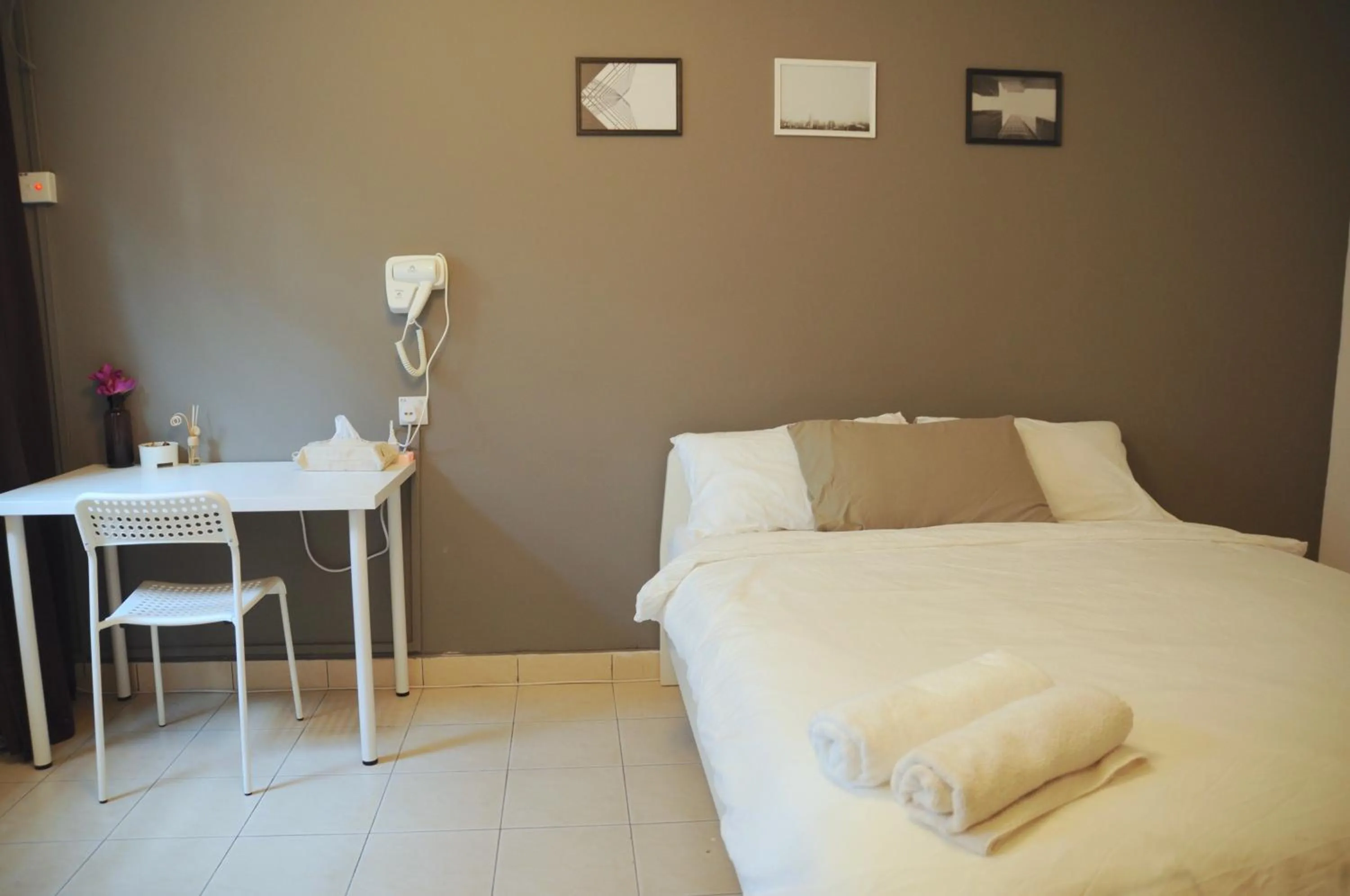 Bedroom, Bed in GRAYHAUS Guest House