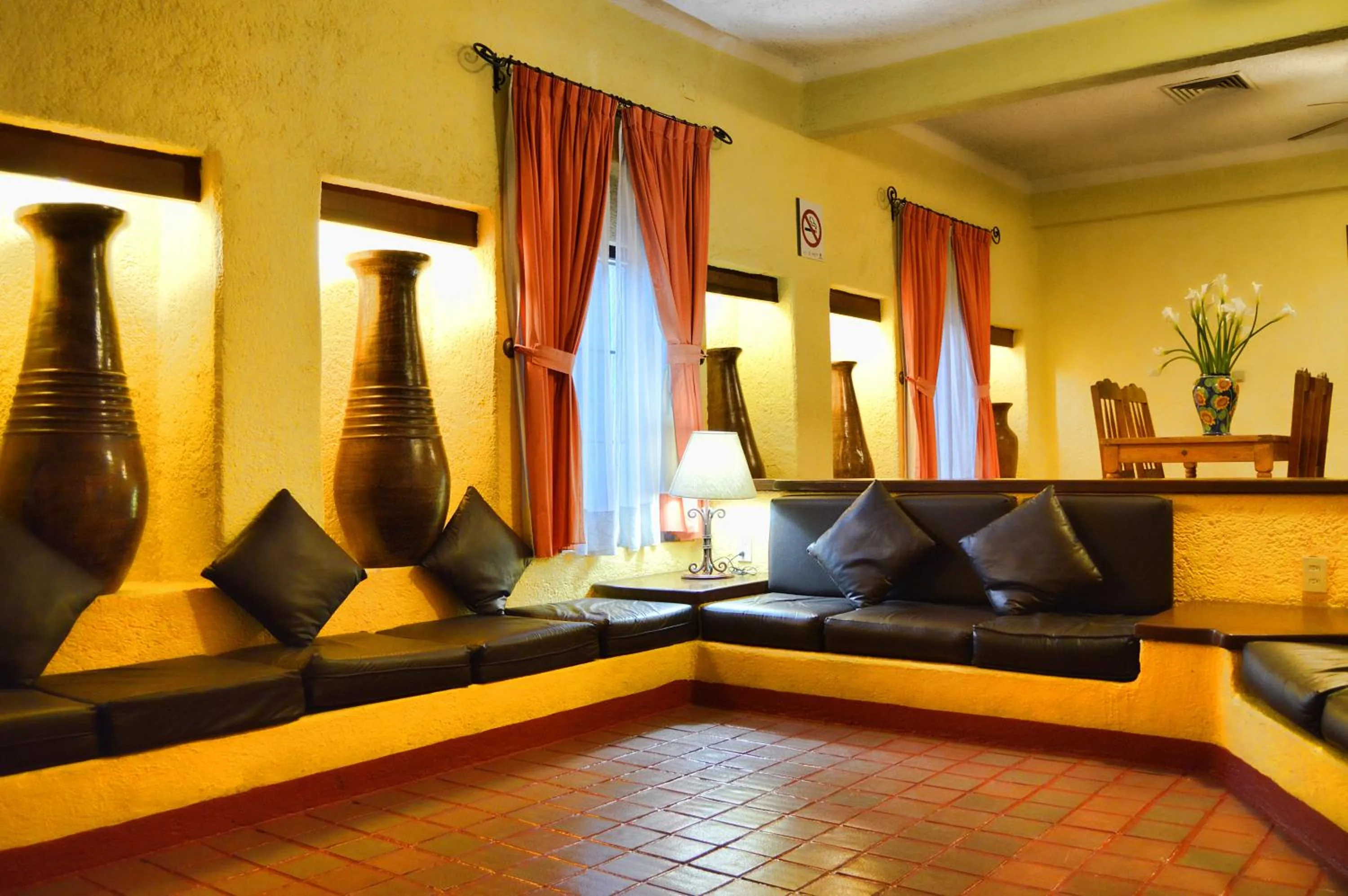 Communal lounge/ TV room in Villas Arqueologicas Teotihuacan