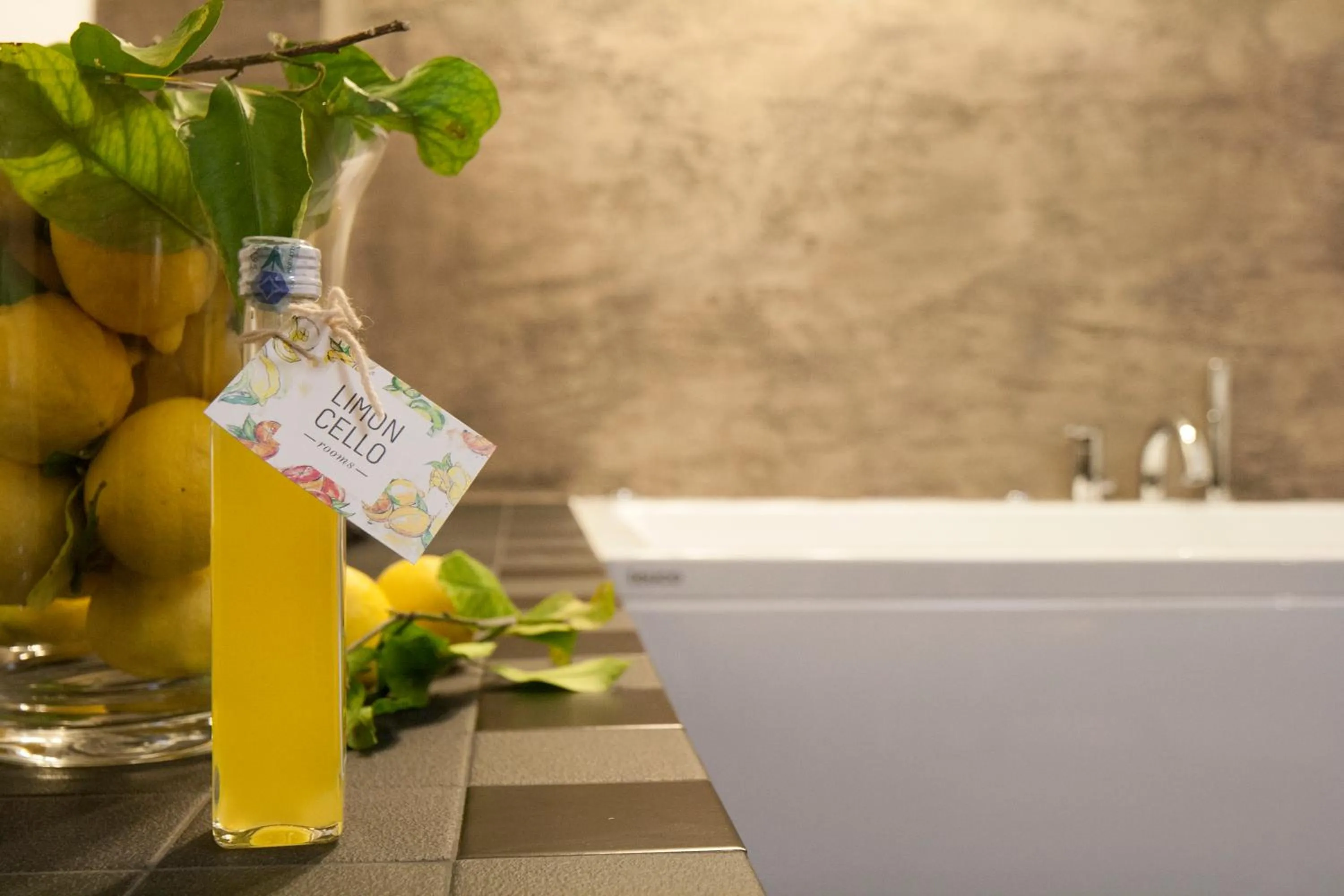 Hot Tub in Limoncello Rooms