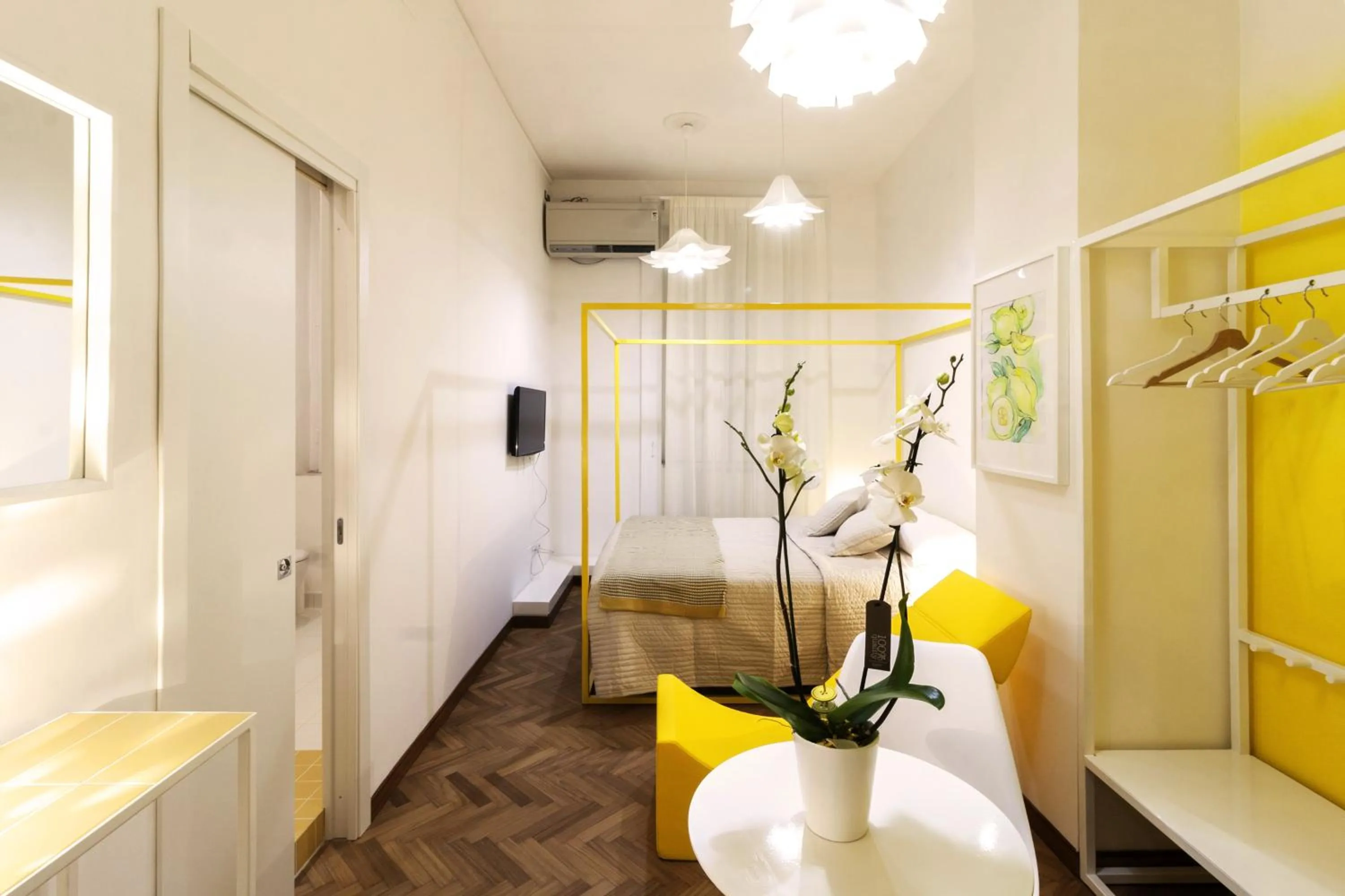 Photo of the whole room in Limoncello Rooms