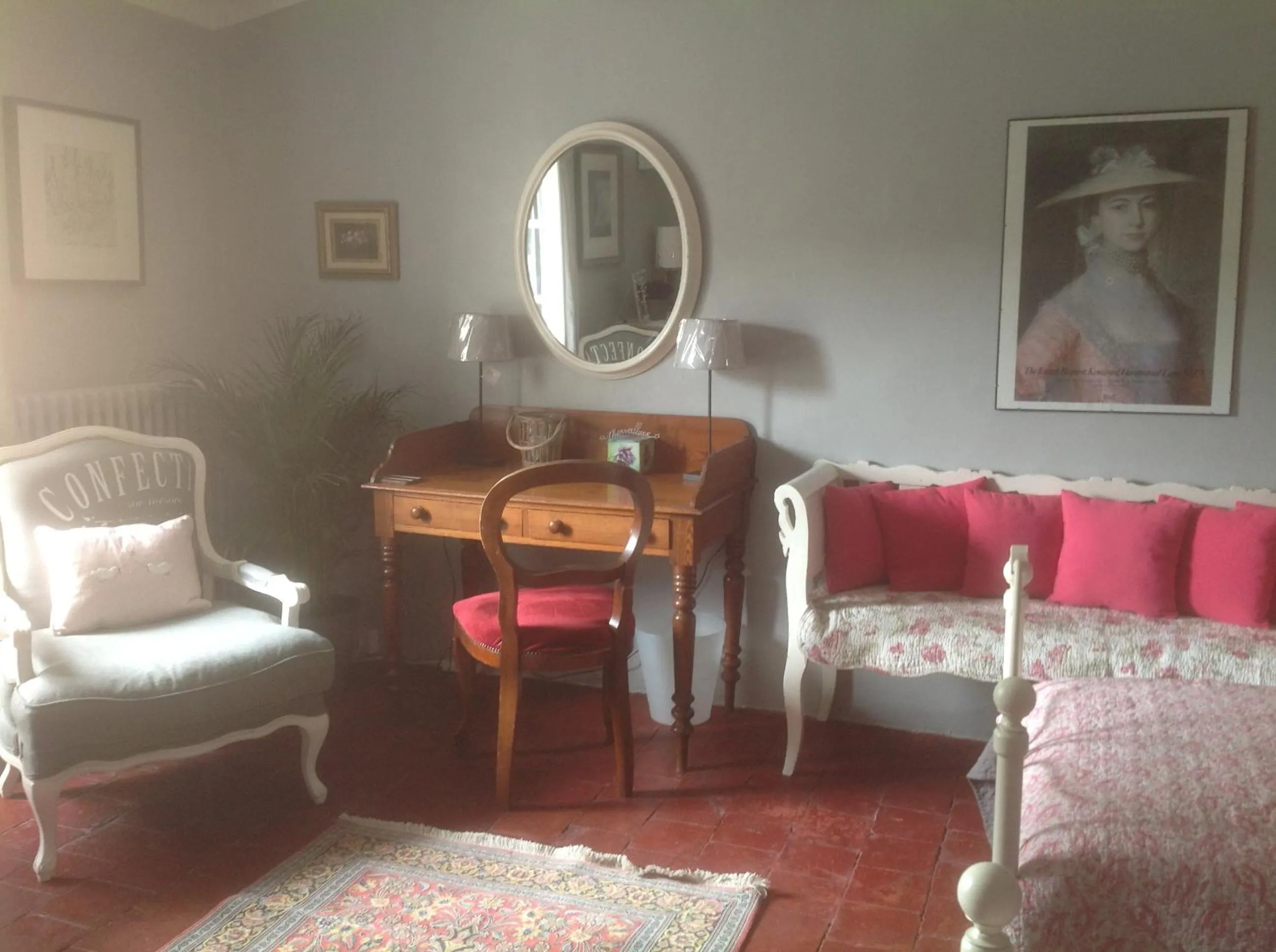 Decorative detail in Le petit Figuier