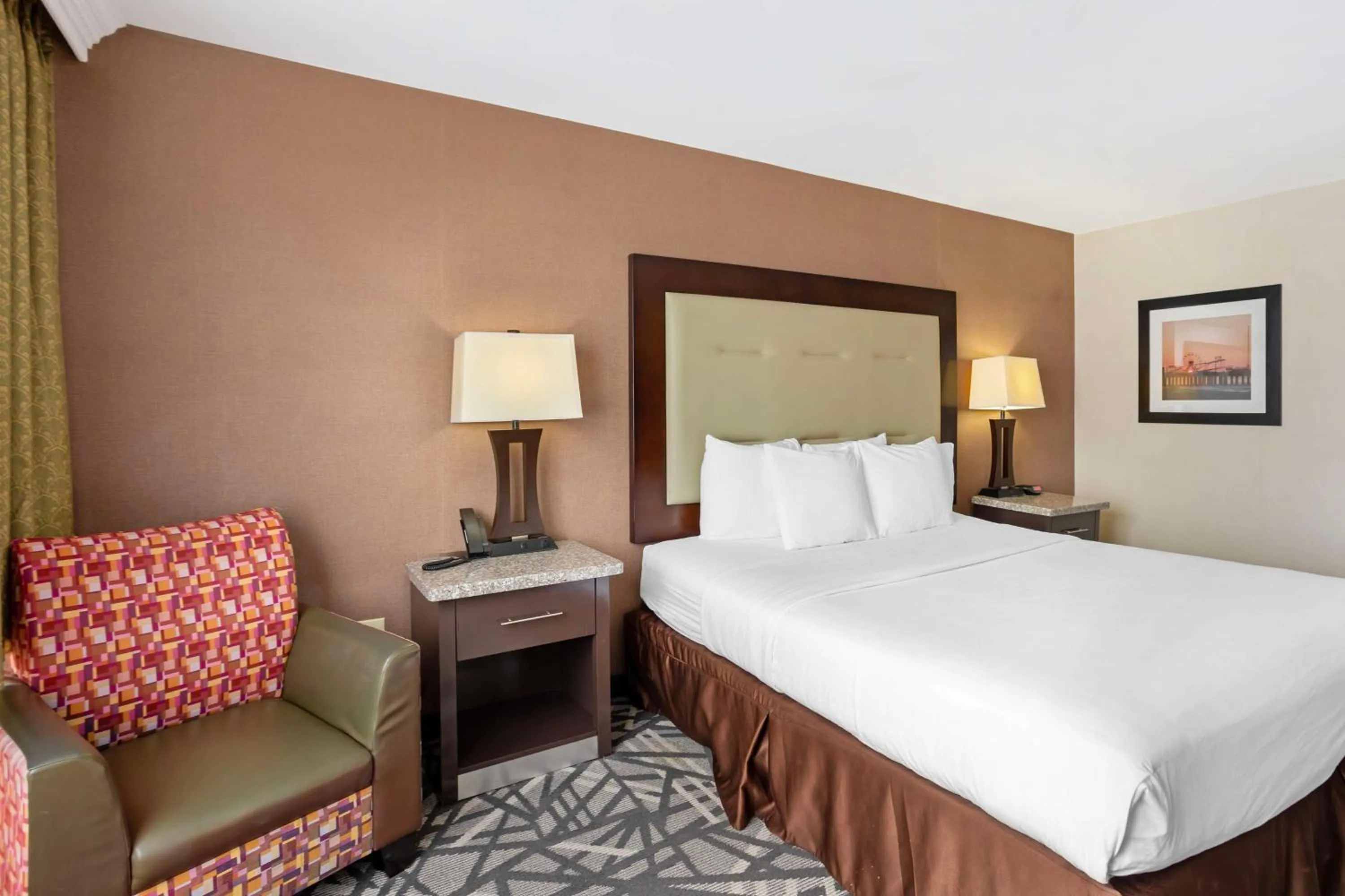 Bedroom, Bed in Best Western Atlantic City Beach Block