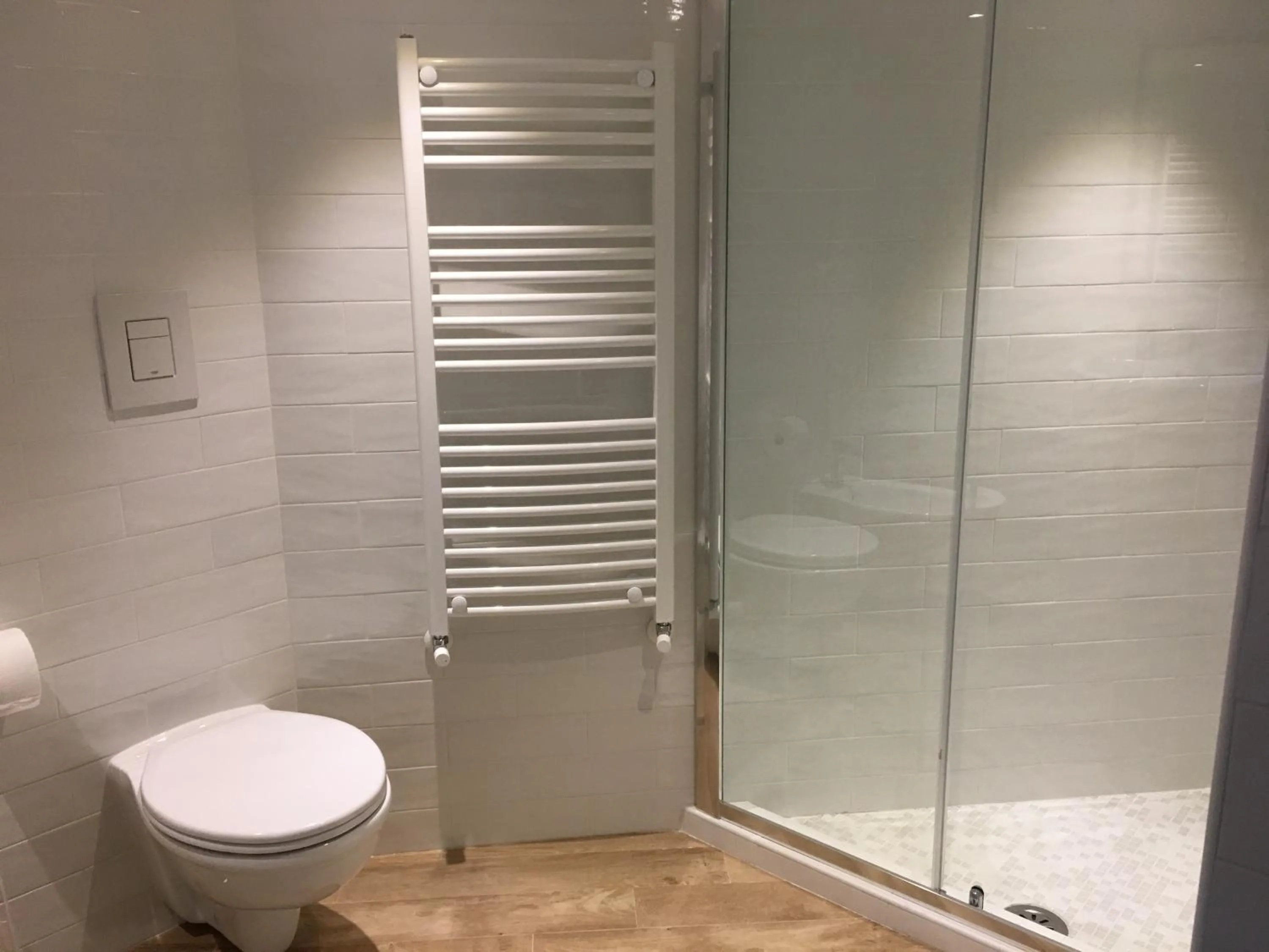 Shower in La Scalinata di Chiaia