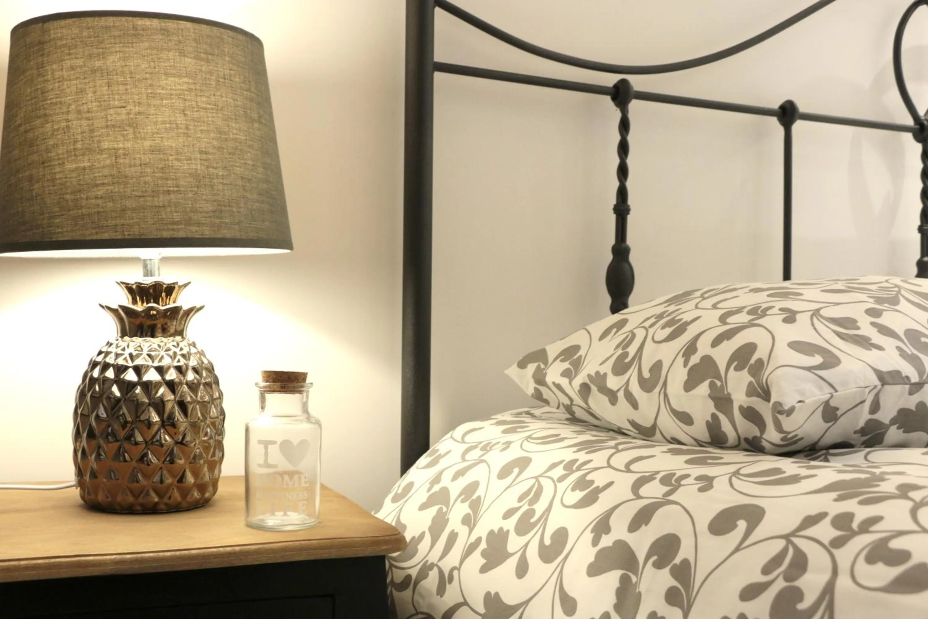 Decorative detail, Bed in La Scalinata di Chiaia