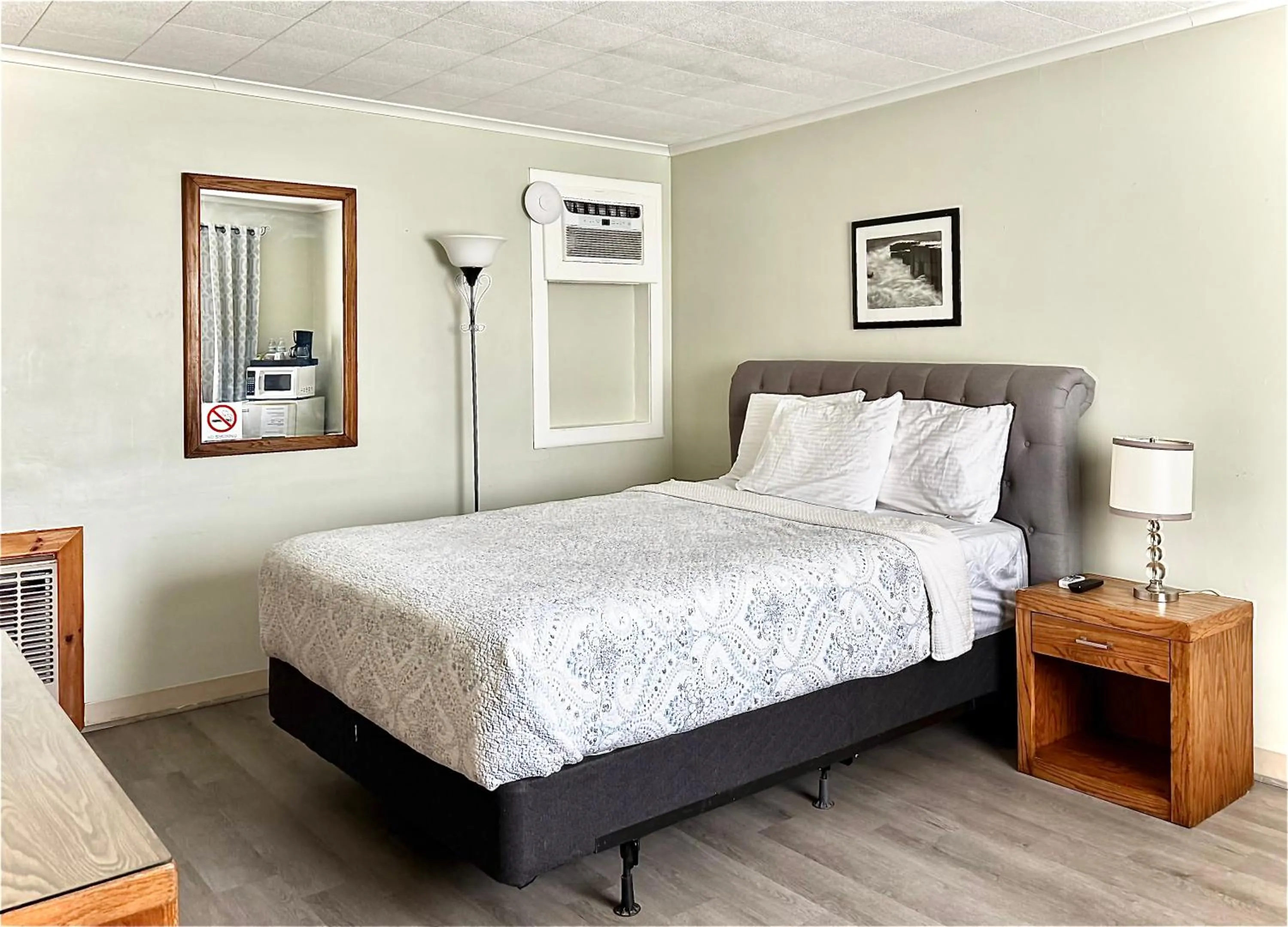 Bedroom, Bed in Skaneateles Inn on 20